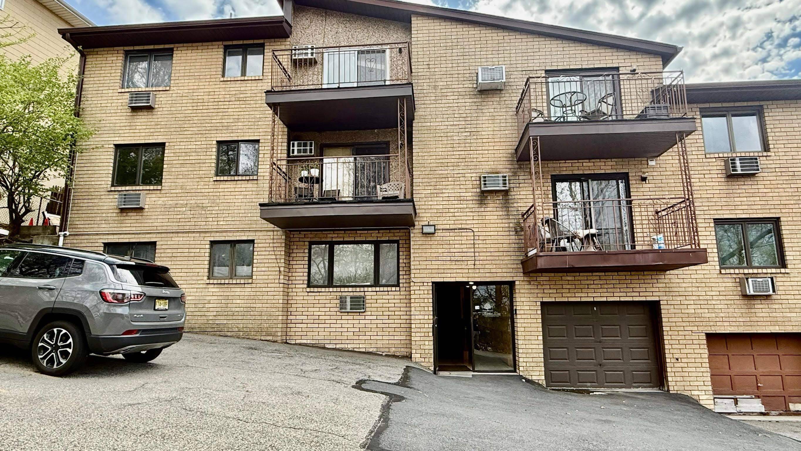 North Bergen, NJ 07043,1604 74TH ST  #B-4
