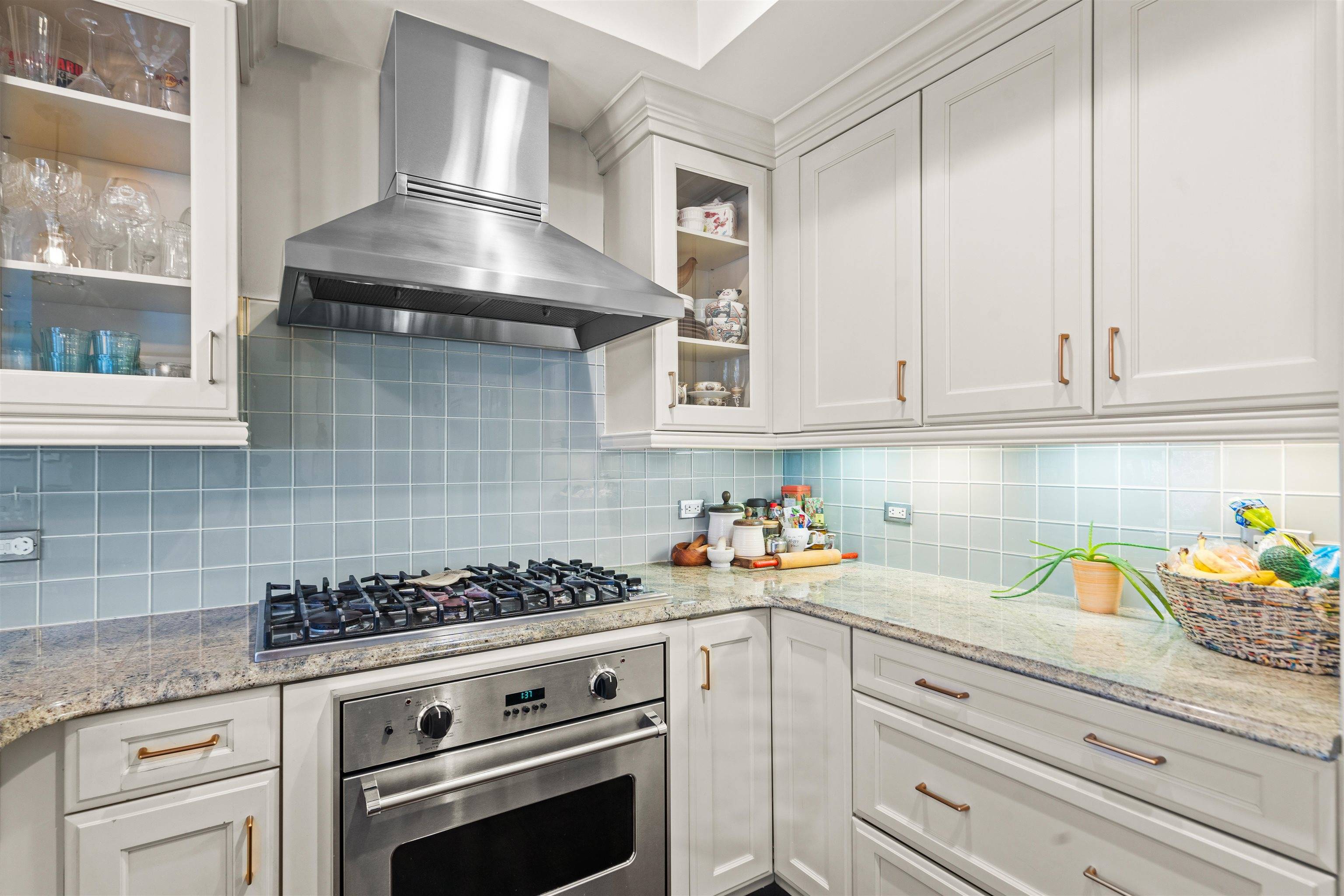 Weehawken, NJ 07086,33 CAMBRIDGE WAY