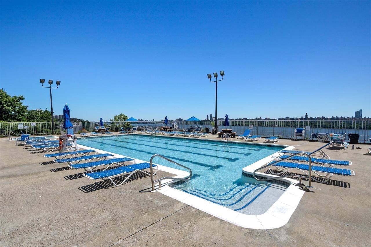 North Bergen, NJ 07047,8700 BLVD EAST  #4C
