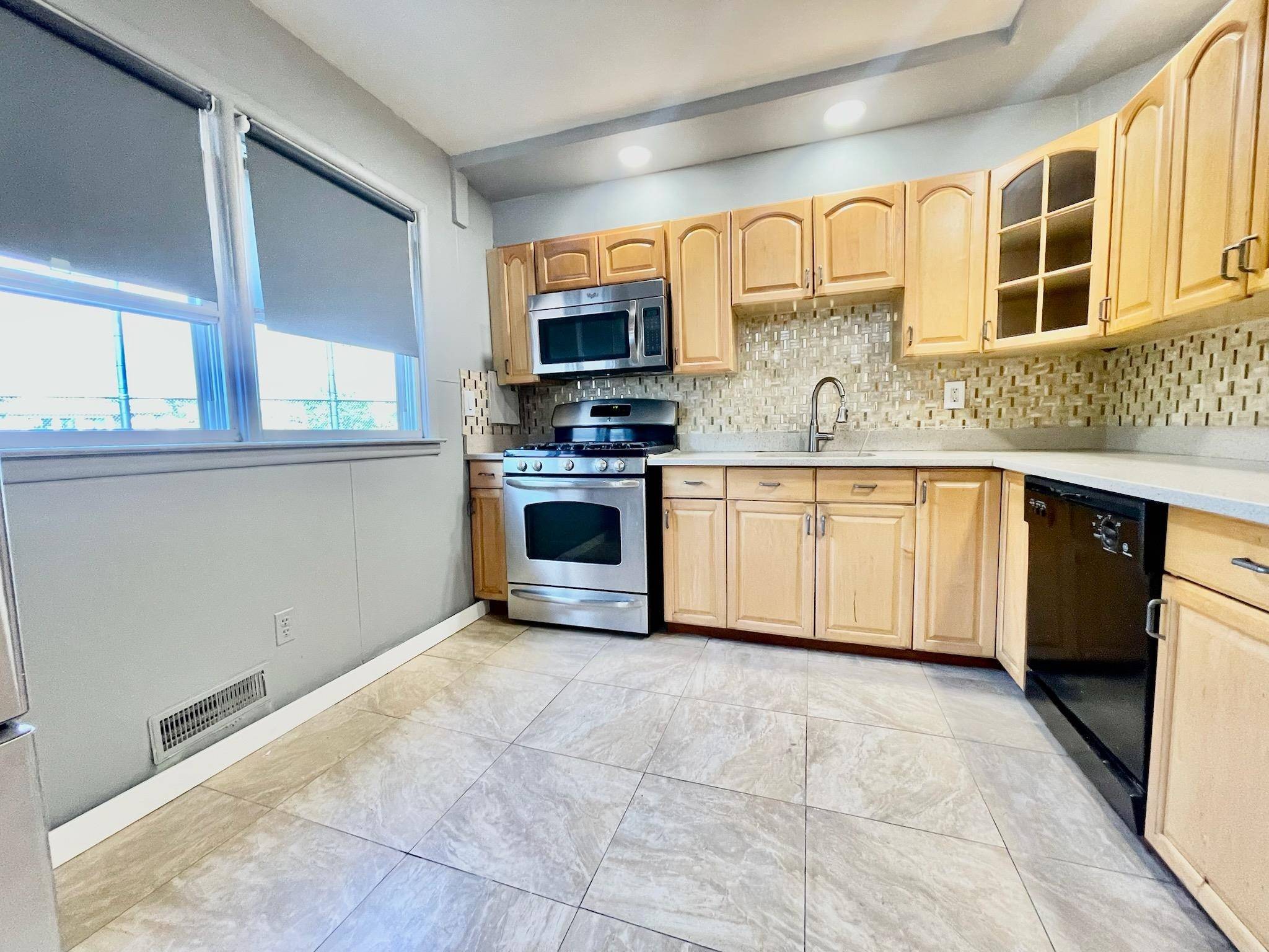 Bayonne, NJ 07002,24 SYCAMORE RD  #1