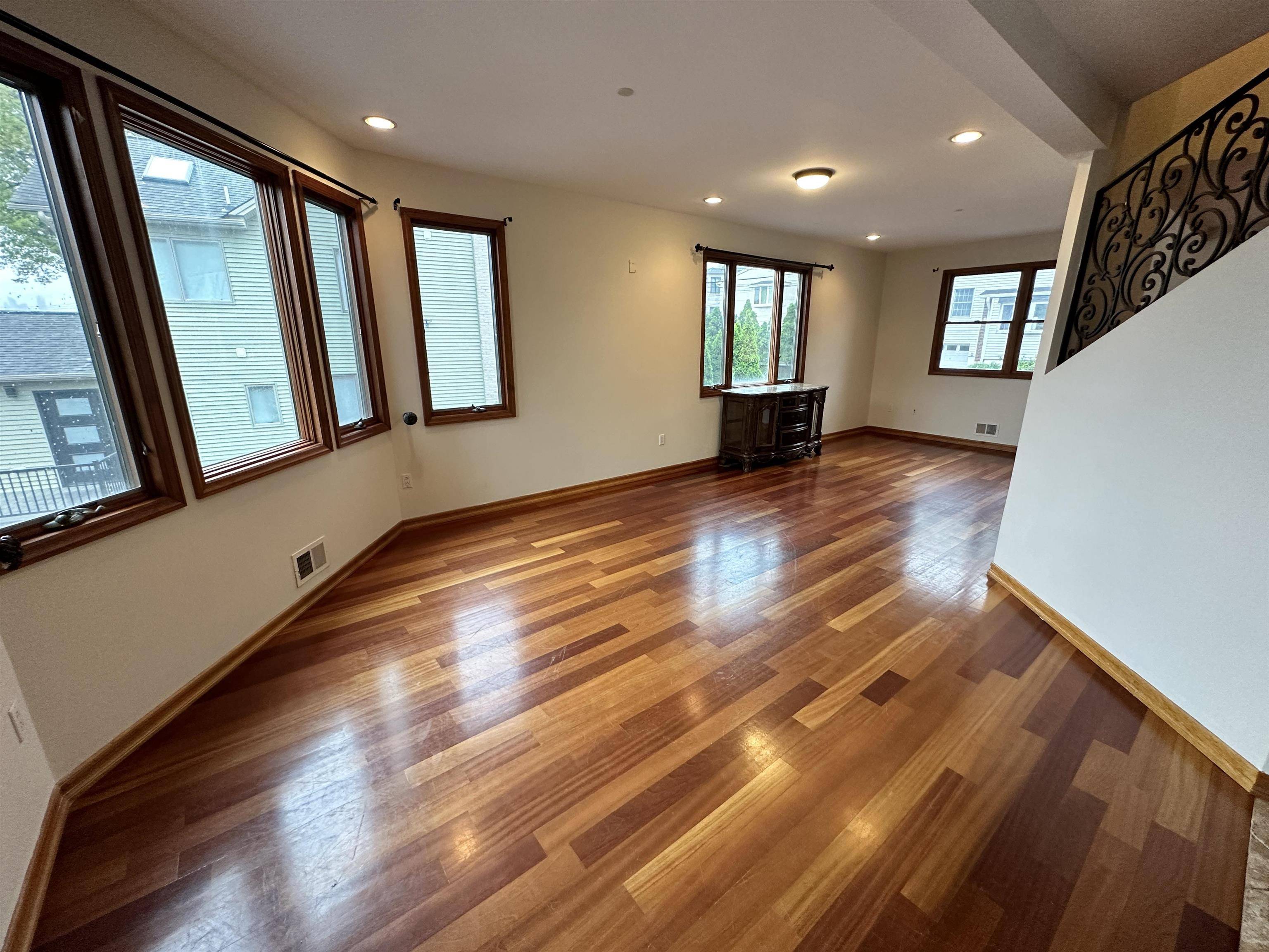 Cliffside Park, NJ 07010,416 ONCREST TERRACE