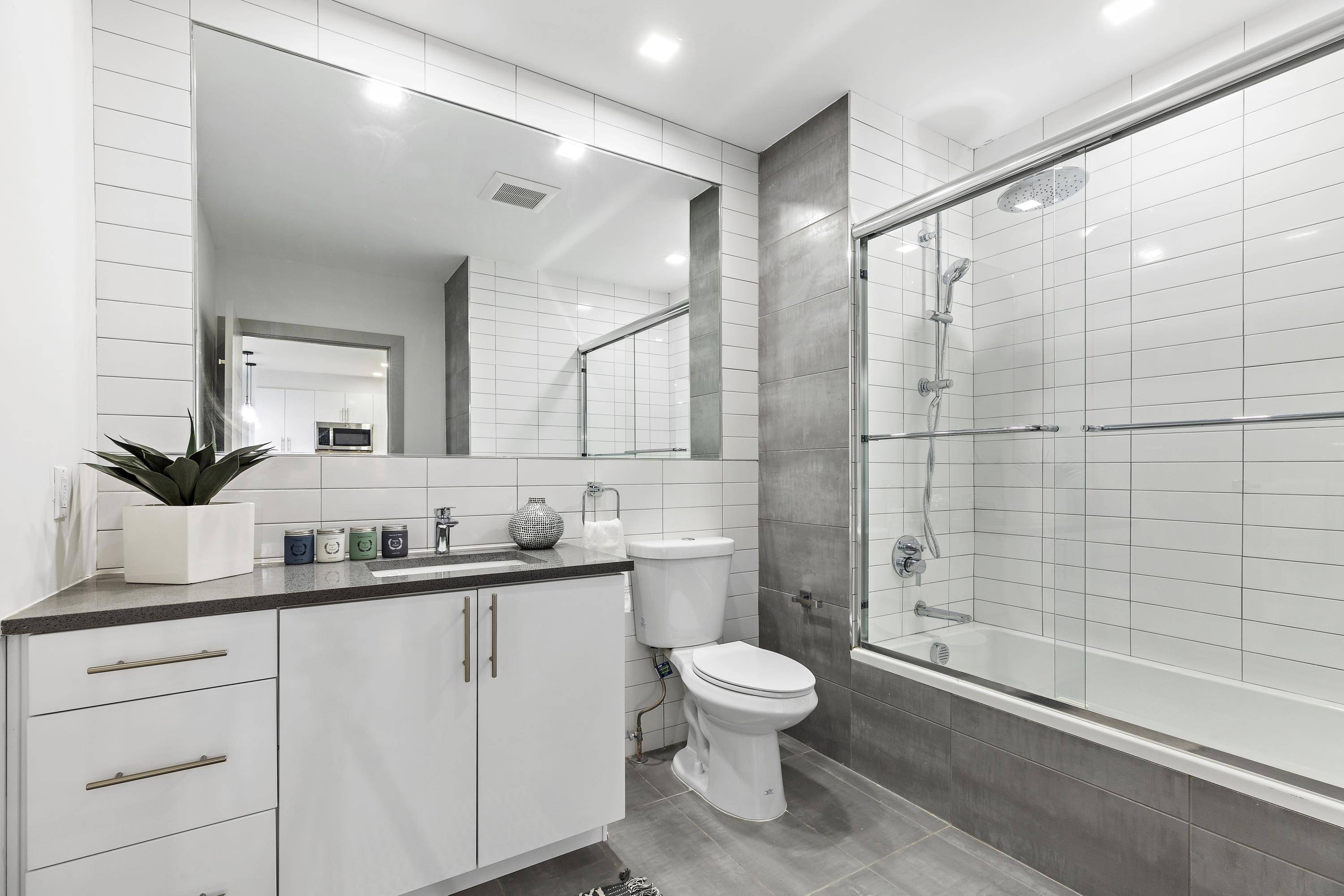 North Bergen, NJ 07047,8133 BERGENLINE AVE  #5C