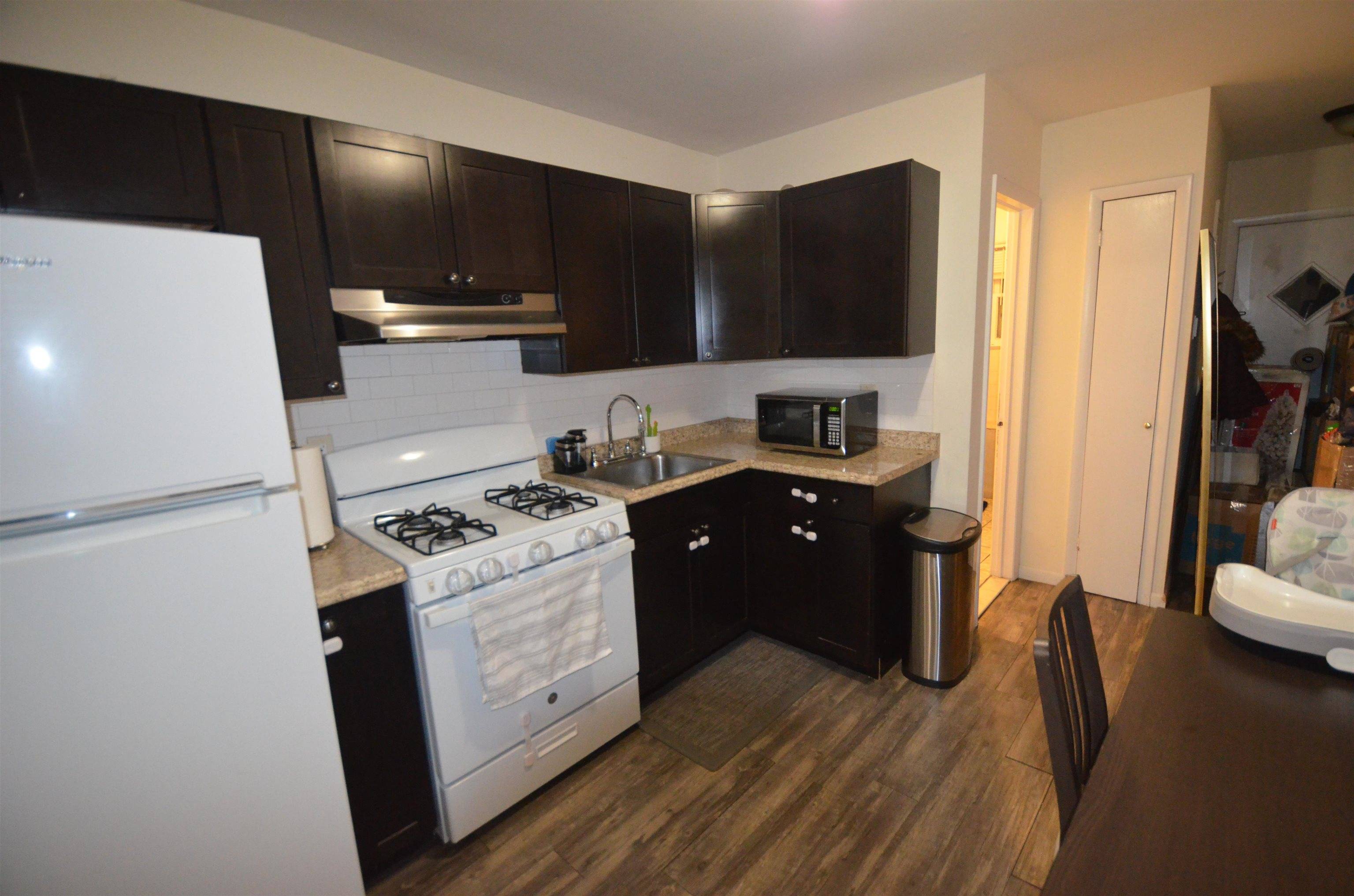 Bayonne, NJ 07002,340 BROADWAY  #1R