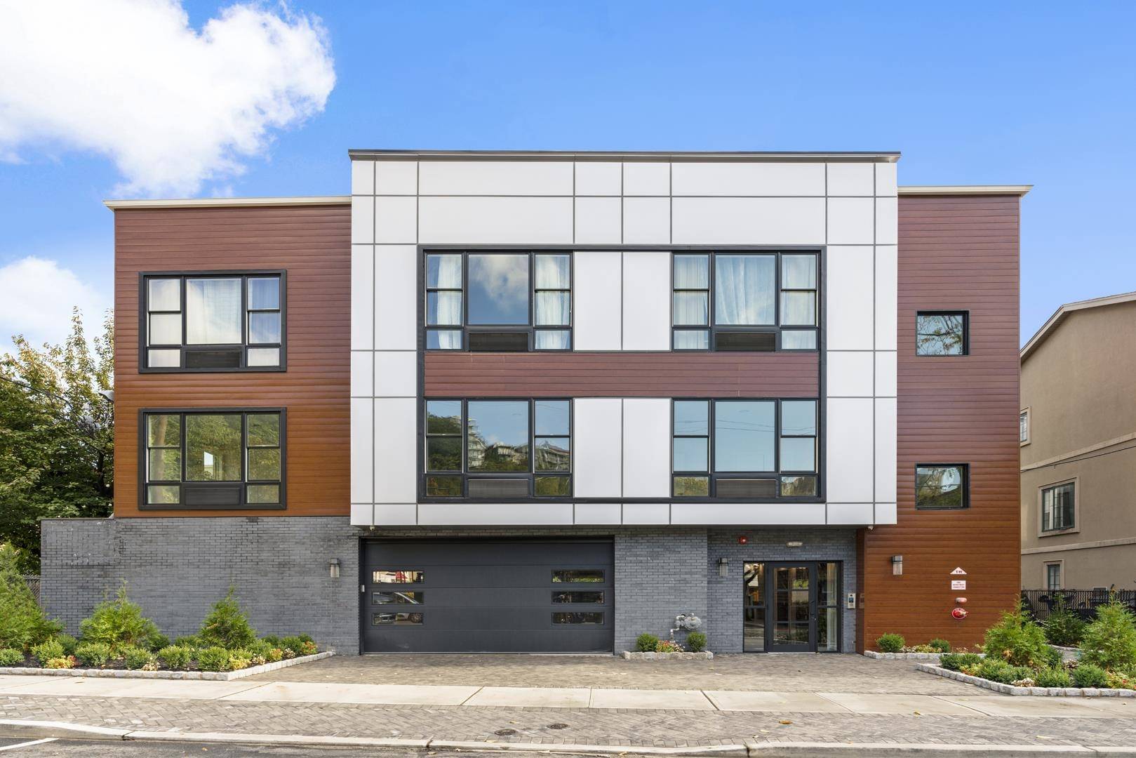 Weehawken, NJ 07086,26 GRAND ST  #302
