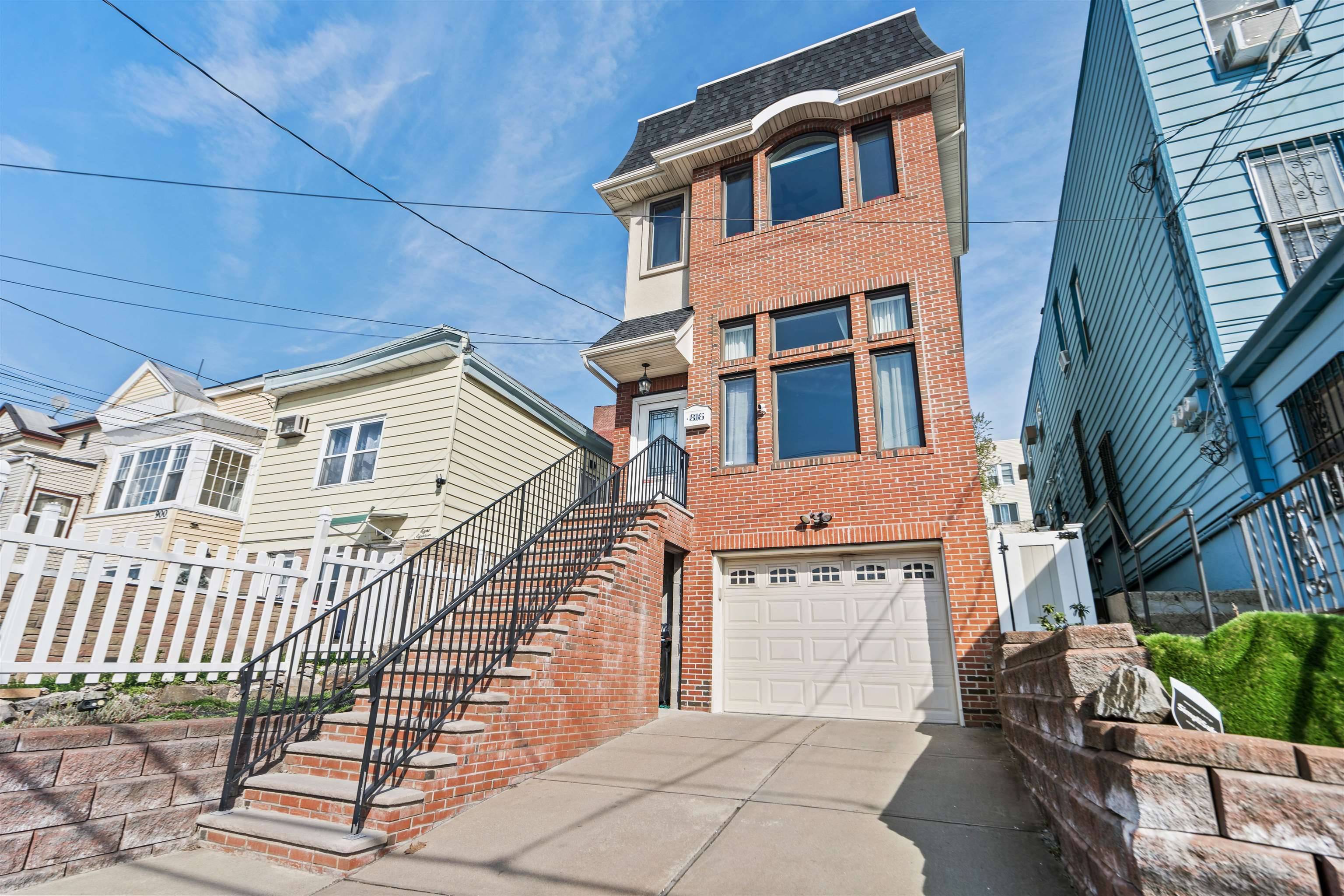North Bergen, NJ 07047,816 COLUMBIA AVE