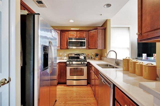 Guttenberg, NJ 07093,131 ABBIE CT