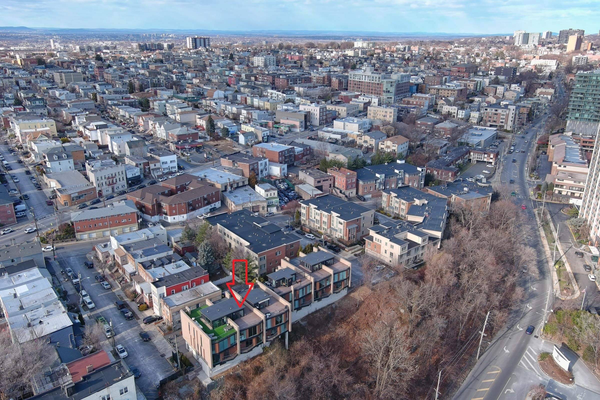 Cliffside Park, NJ 07010,5-05 WASHINGTON PL  #5-05