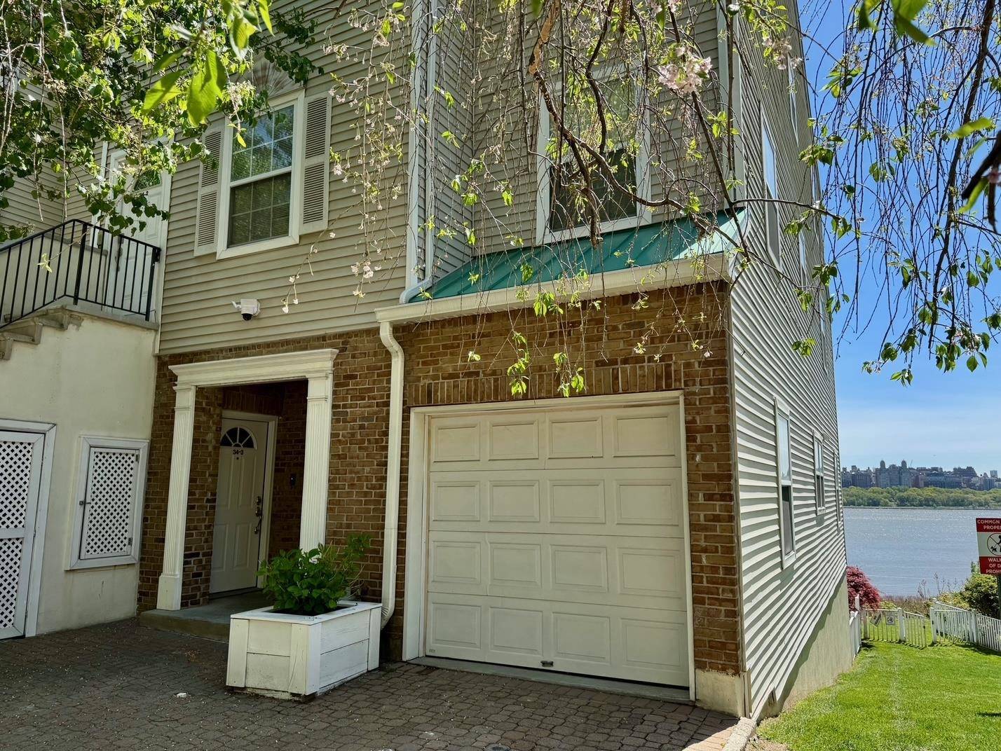 North Bergen, NJ 07047,34 BERGEN RIDGE RD  #3