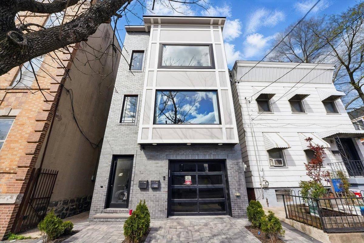 Jc Journal Square, NJ 07306,54 LOGAN AVE  #1
