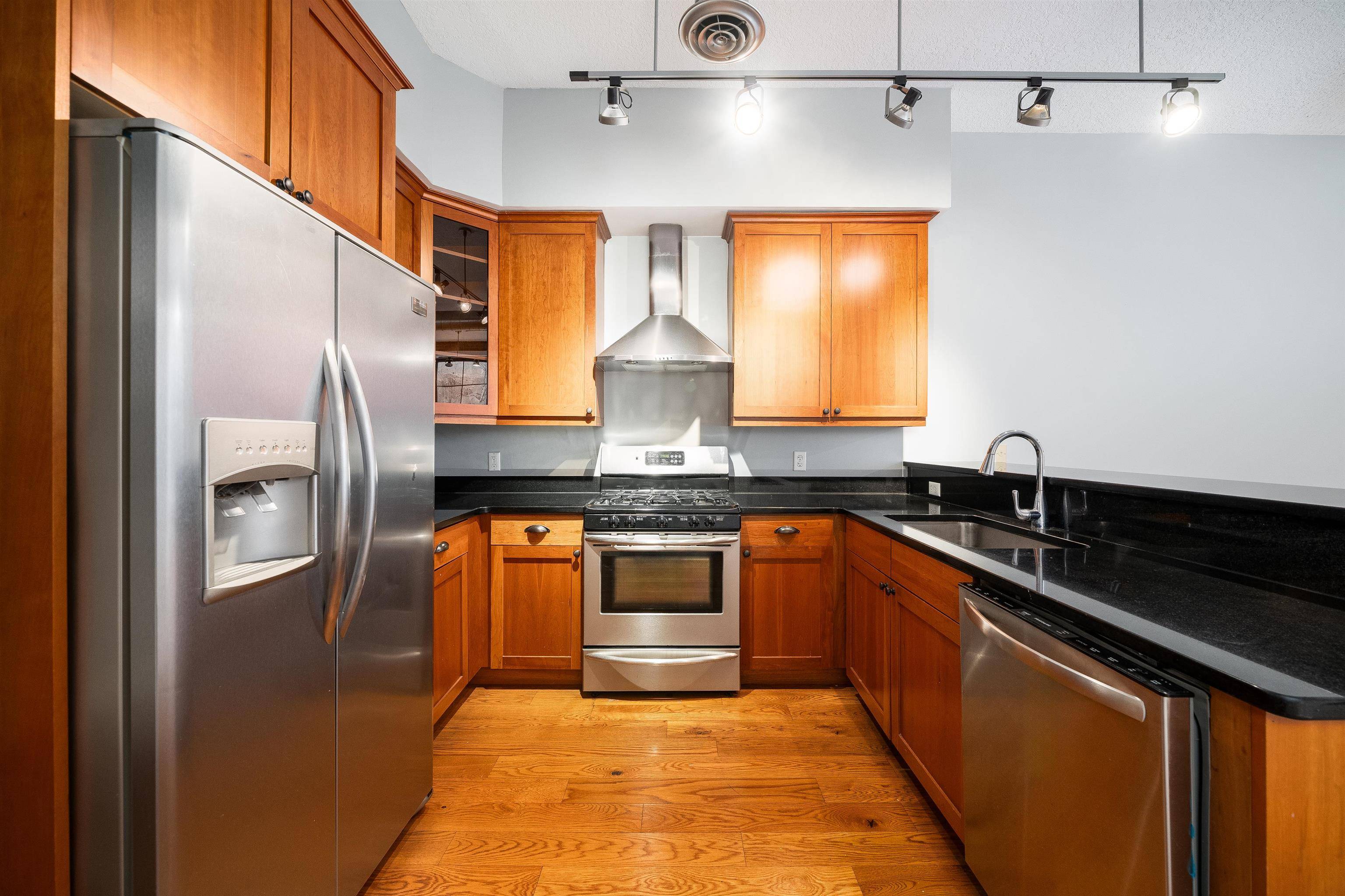 Hoboken, NJ 07030,100 PATERSON PLANK RD  #521