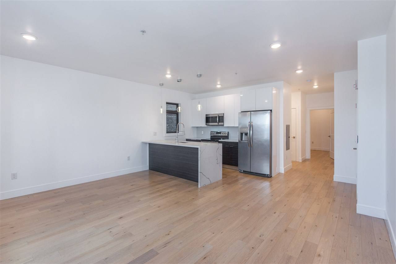 North Bergen, NJ 07047,7505 PARK AVE  #302