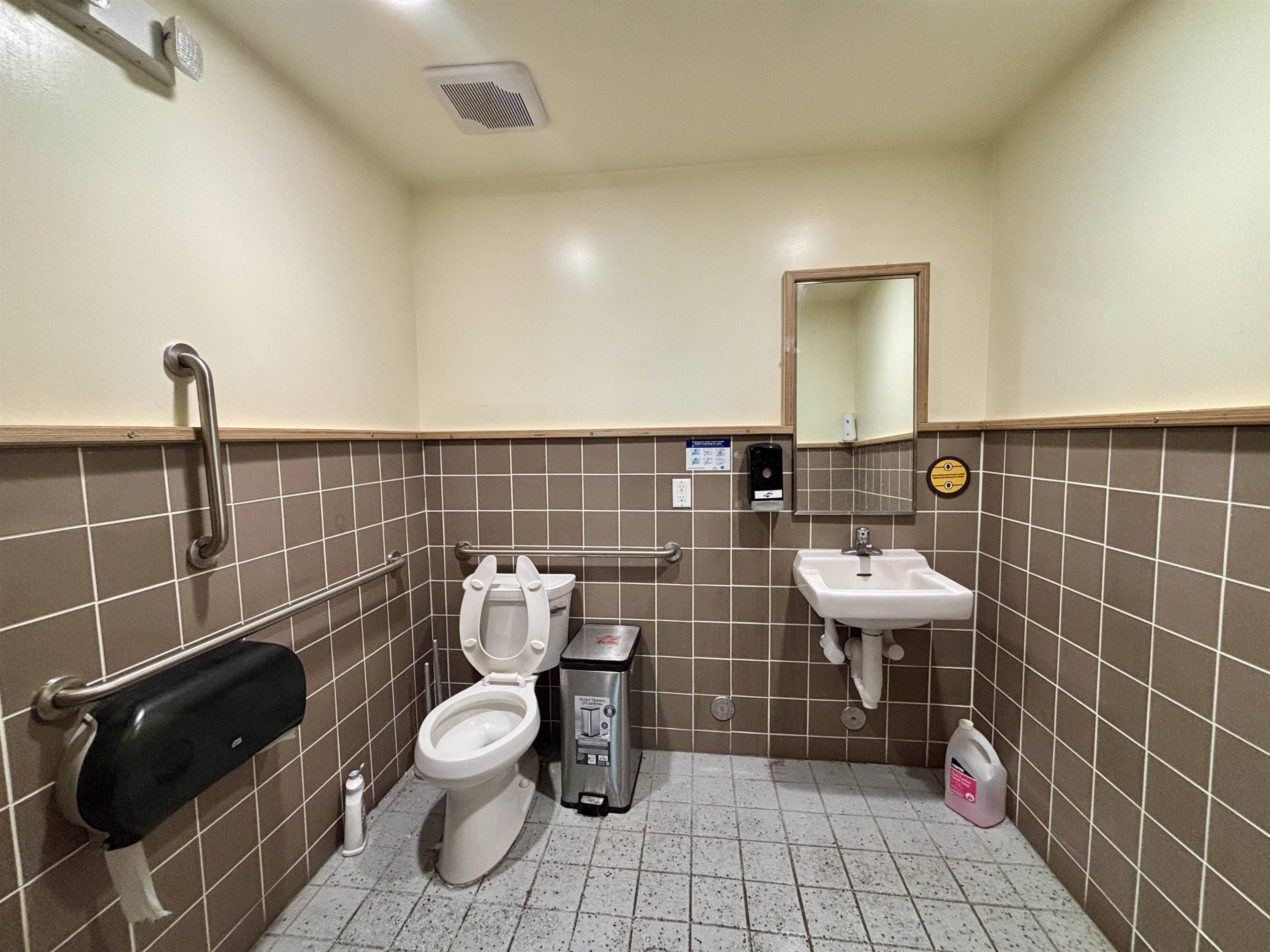 Secaucus, NJ 07094,700 PLAZA DR
