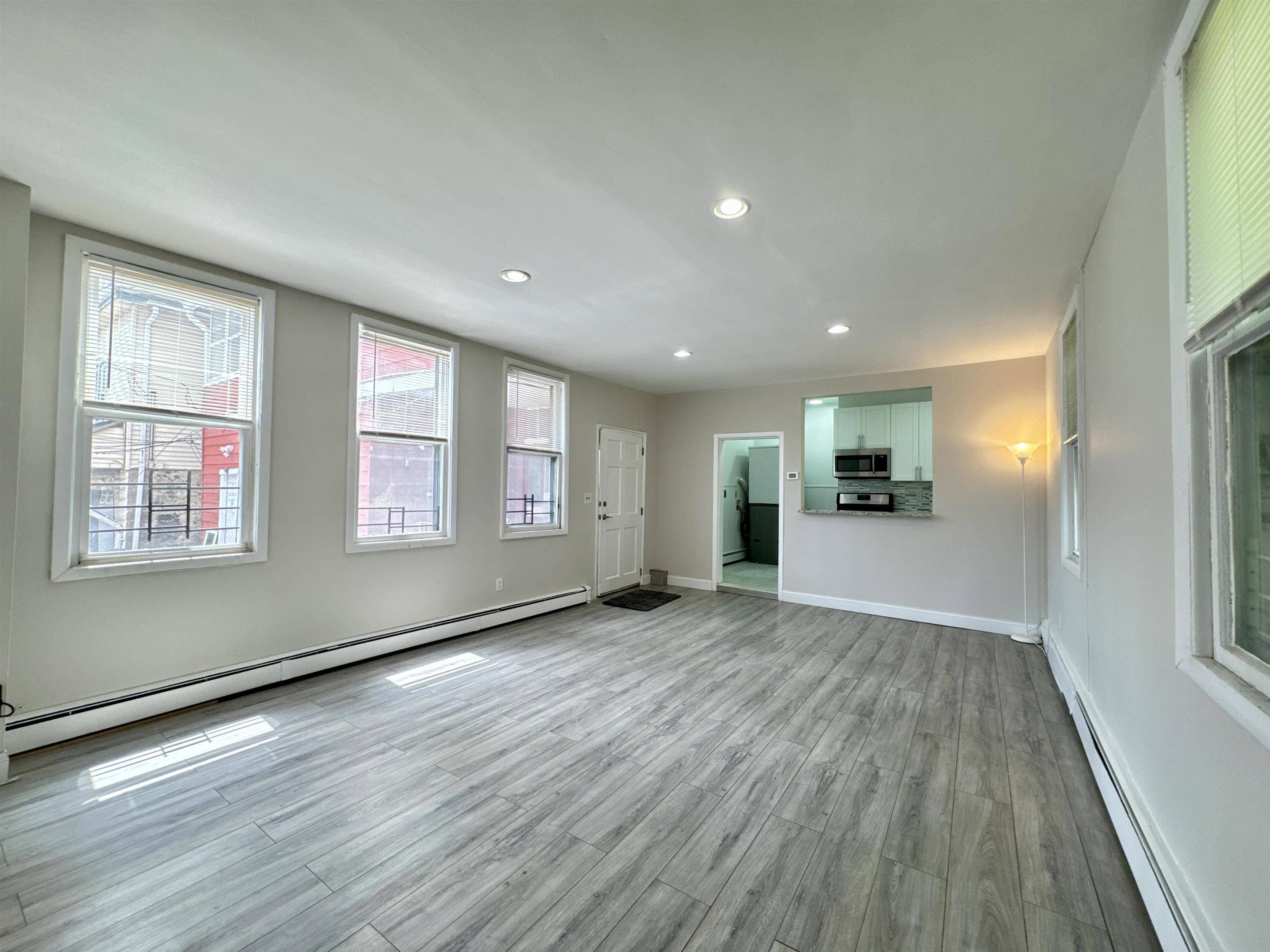 Edgewater, NJ 07020-9999,414 A UNDERCLIFF AVE  #414A
