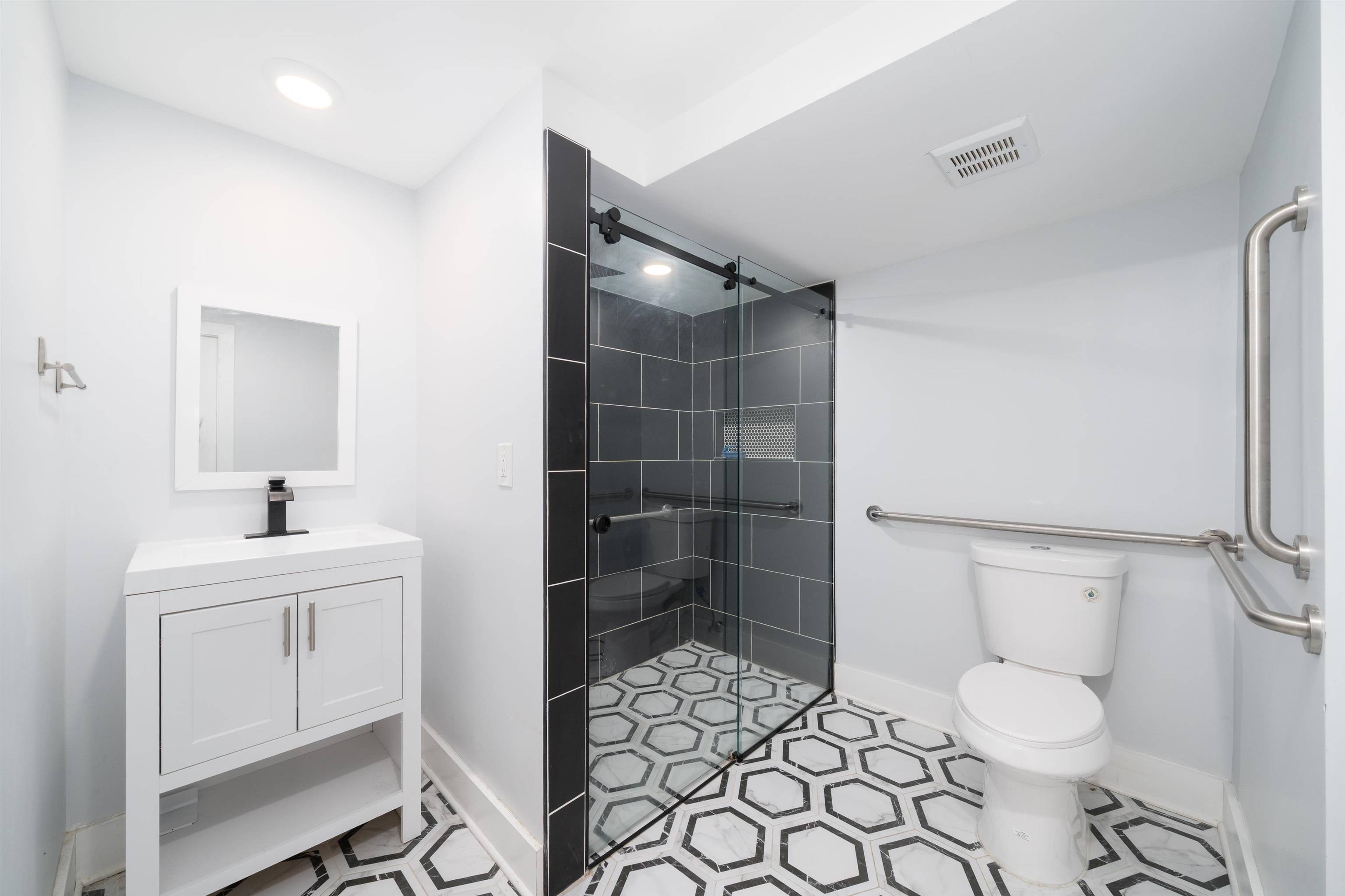 Jc Heights, NJ 07307,933A SUMMIT AVE  #1
