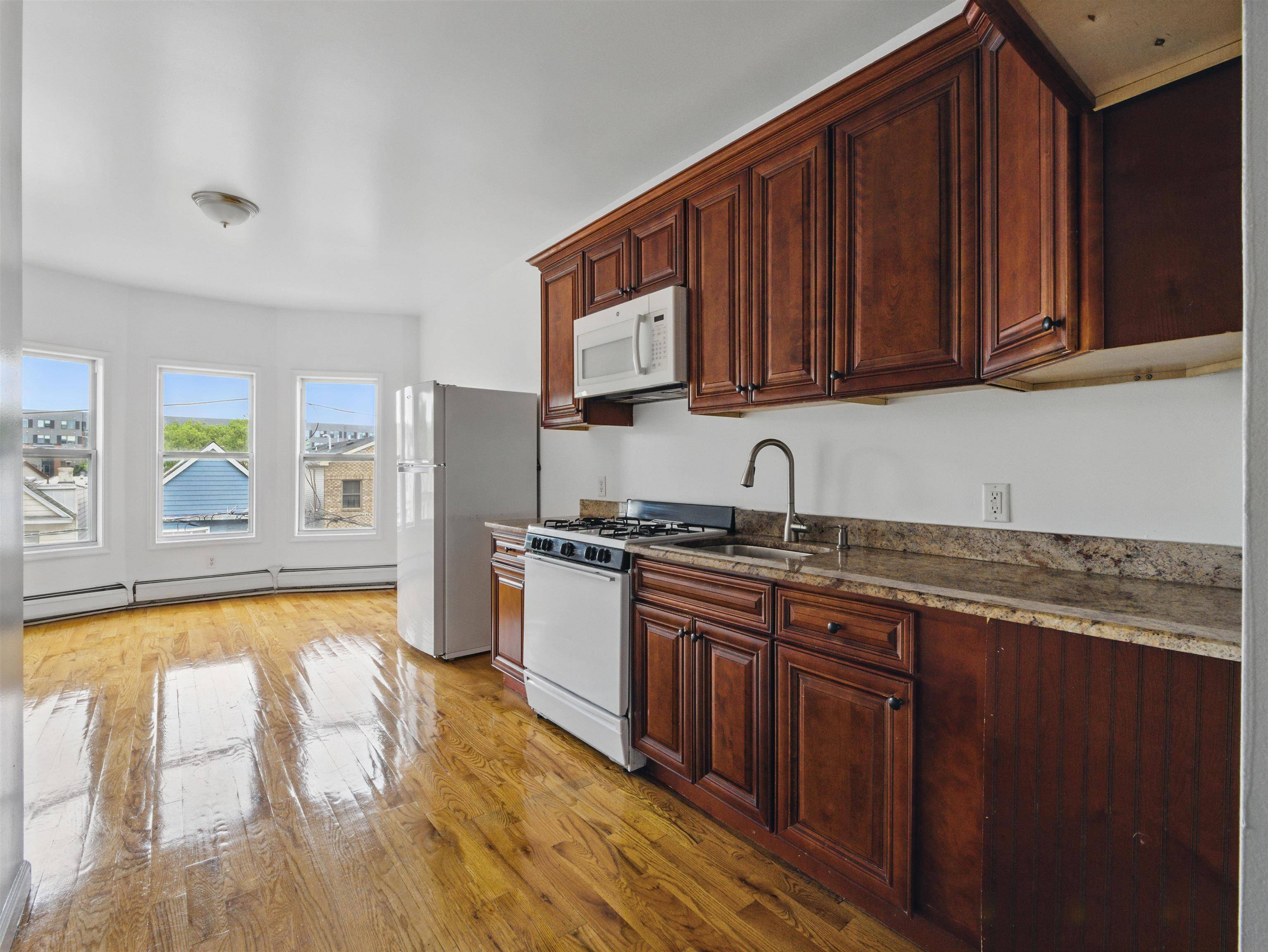 Jc West Bergen, NJ 07304,308 EGE AVE  #3L