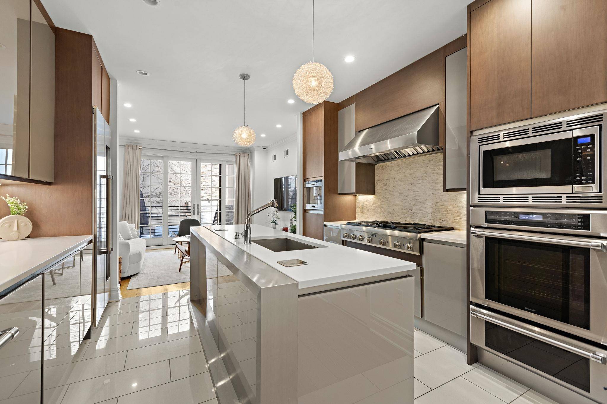 Hoboken, NJ 07030,526 HUDSON ST