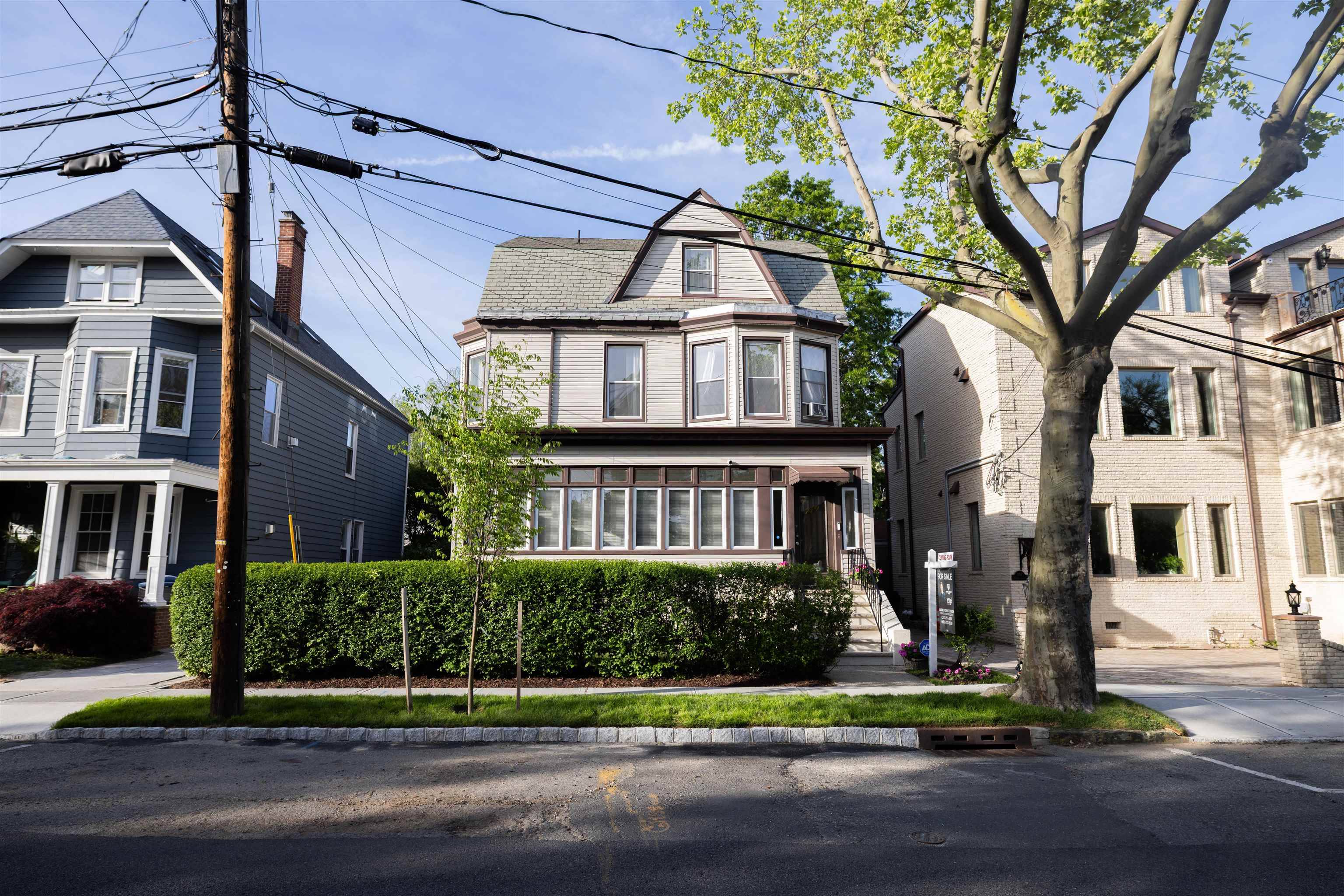 Weehawken, NJ 07086,749 BLVD EAST