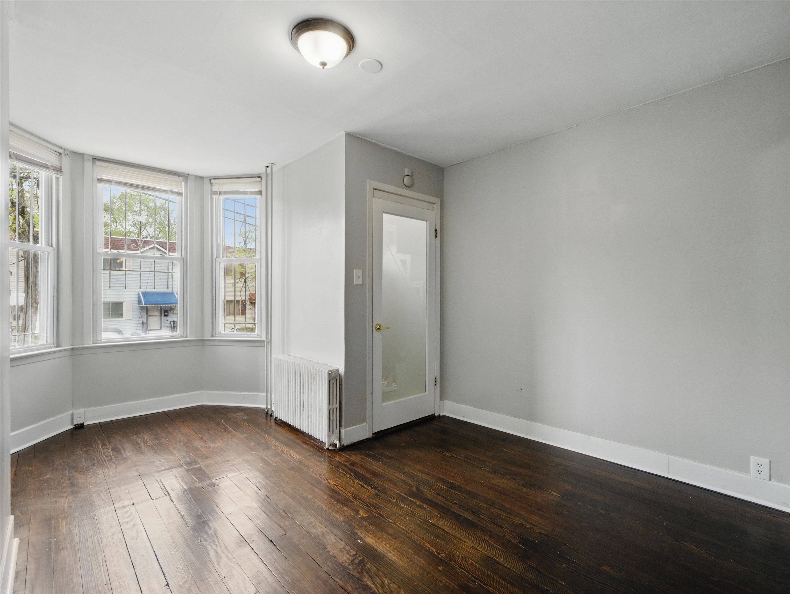 Jc Bergen-lafayett, NJ 07305,121 KEARNEY AVE  #5