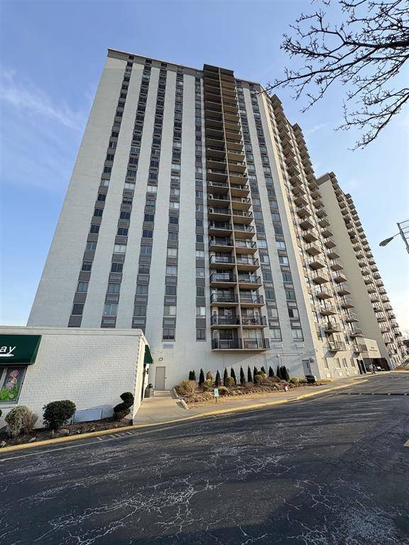 Union City, NJ 07087,100 MANHATTAN AVE  #1104