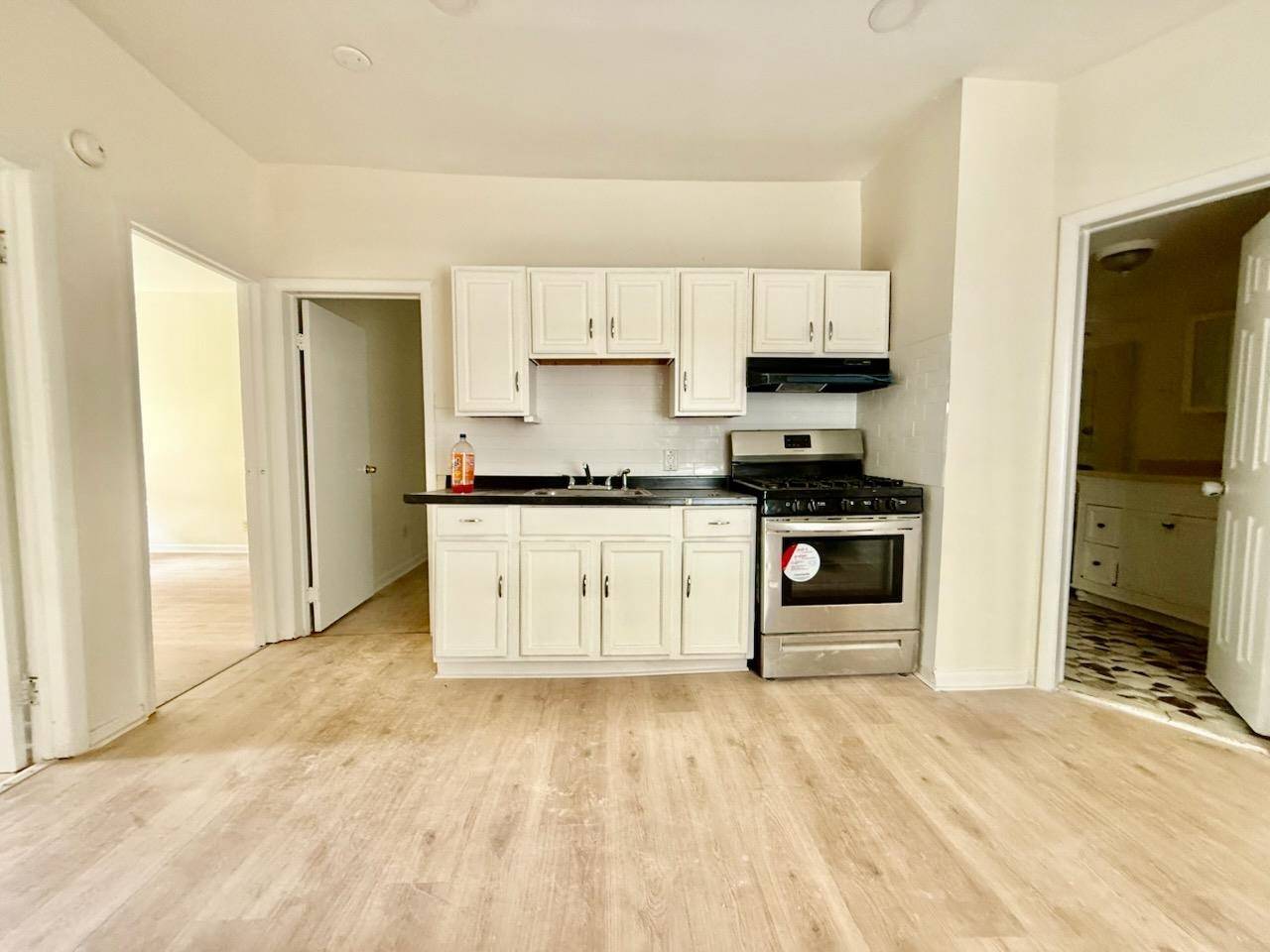 Jc West Bergen, NJ 07305,318 DANFORTH AVE  #1R