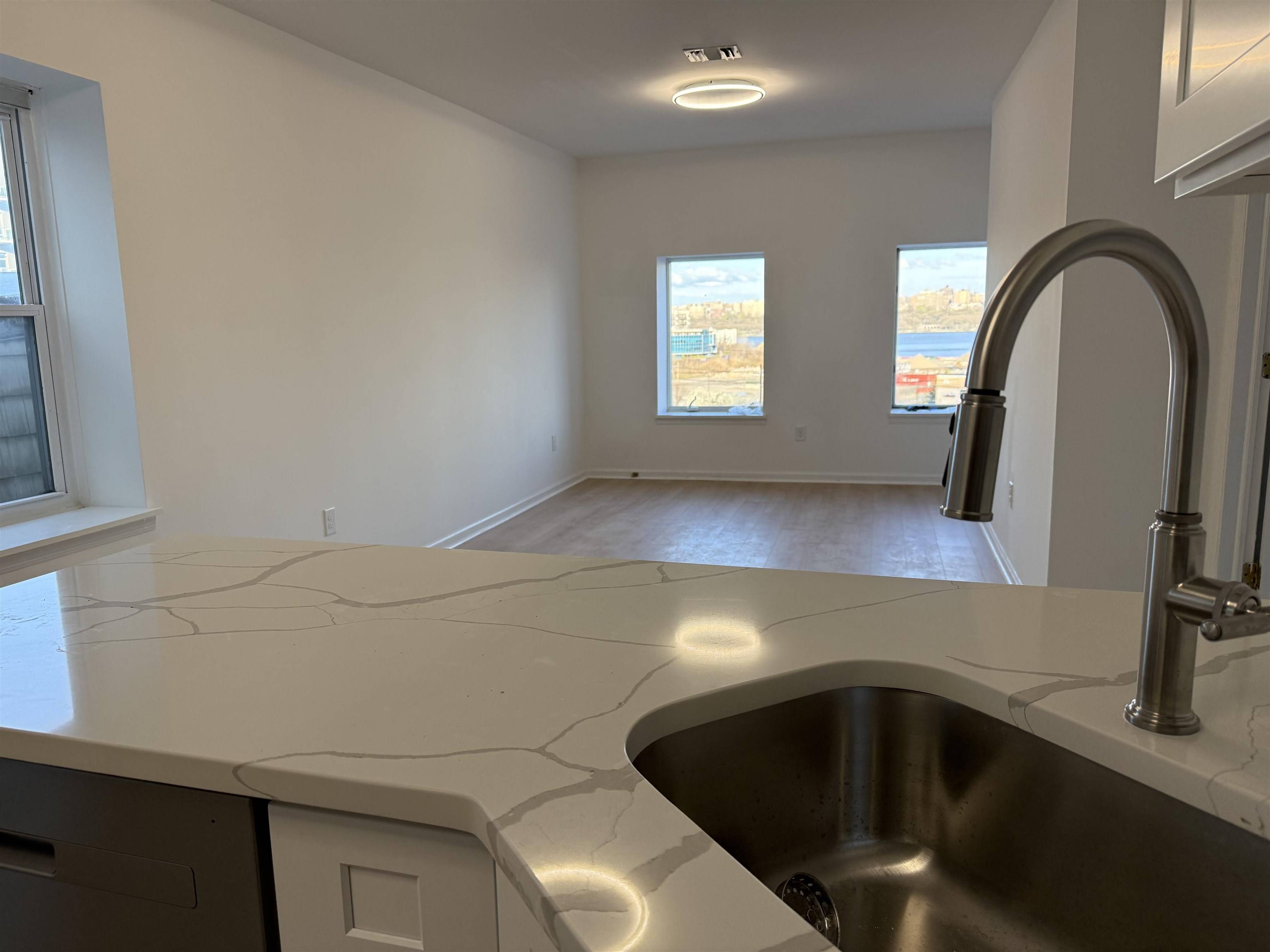 North Bergen, NJ 07047,9007 RIVERSIDE PL  #3