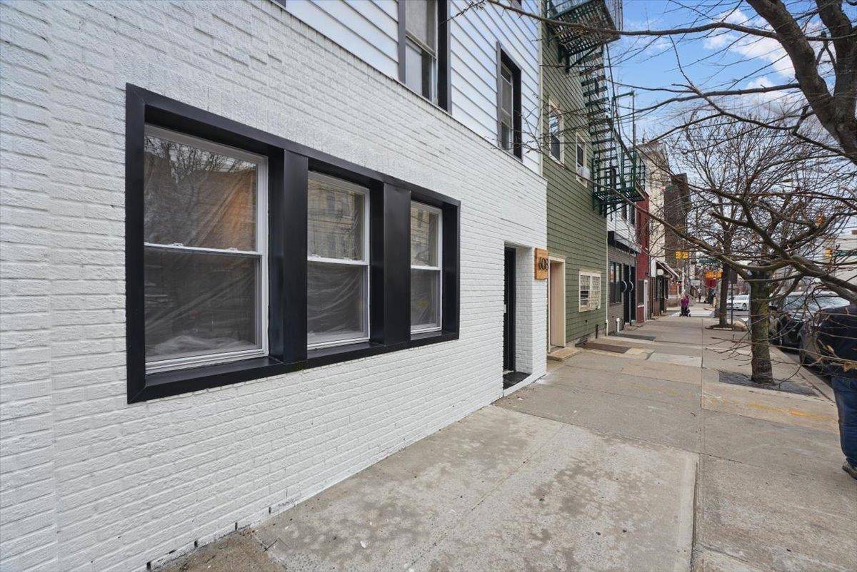 Jc Heights, NJ 07307,608 PALISADE AVE  #2