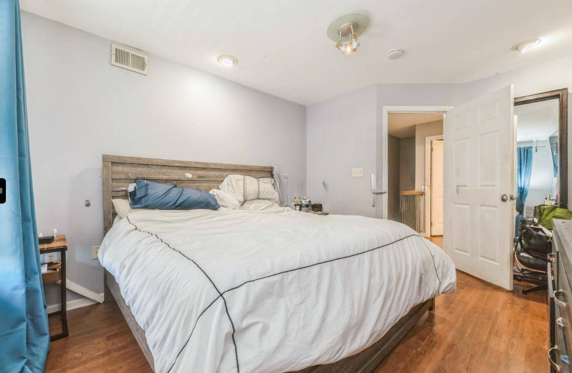 Sayreville, NJ 08859,109 GIERA CT