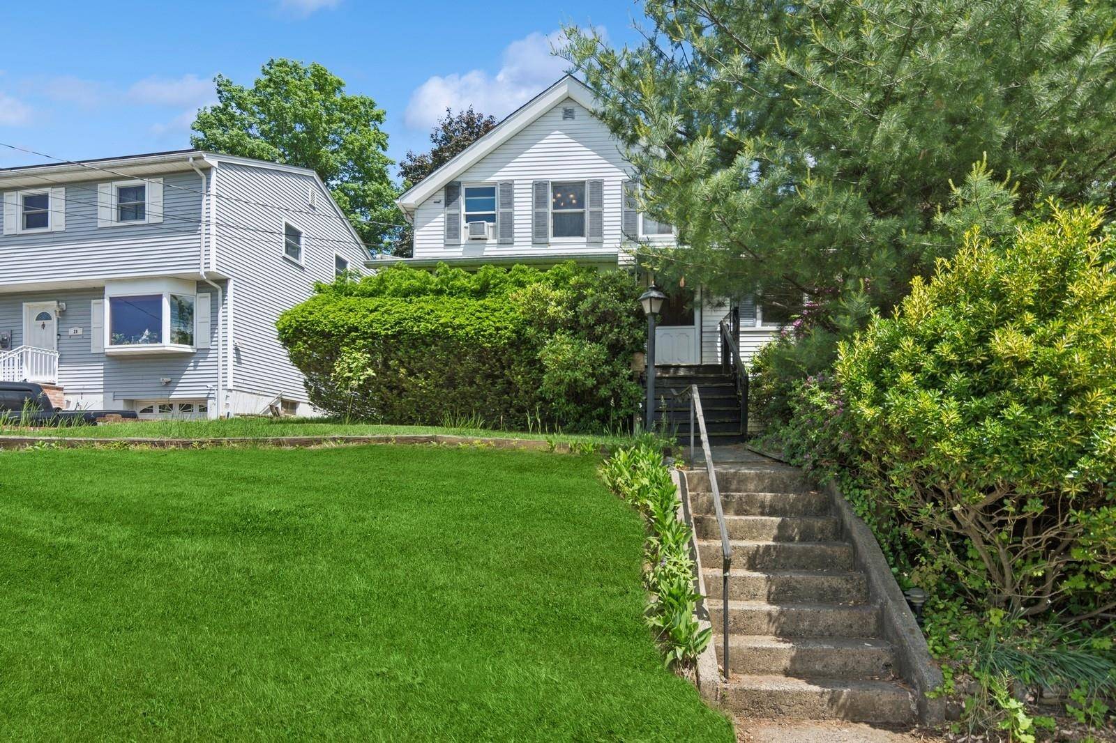 Livingston, NJ 07039,16 HAZEL AVE