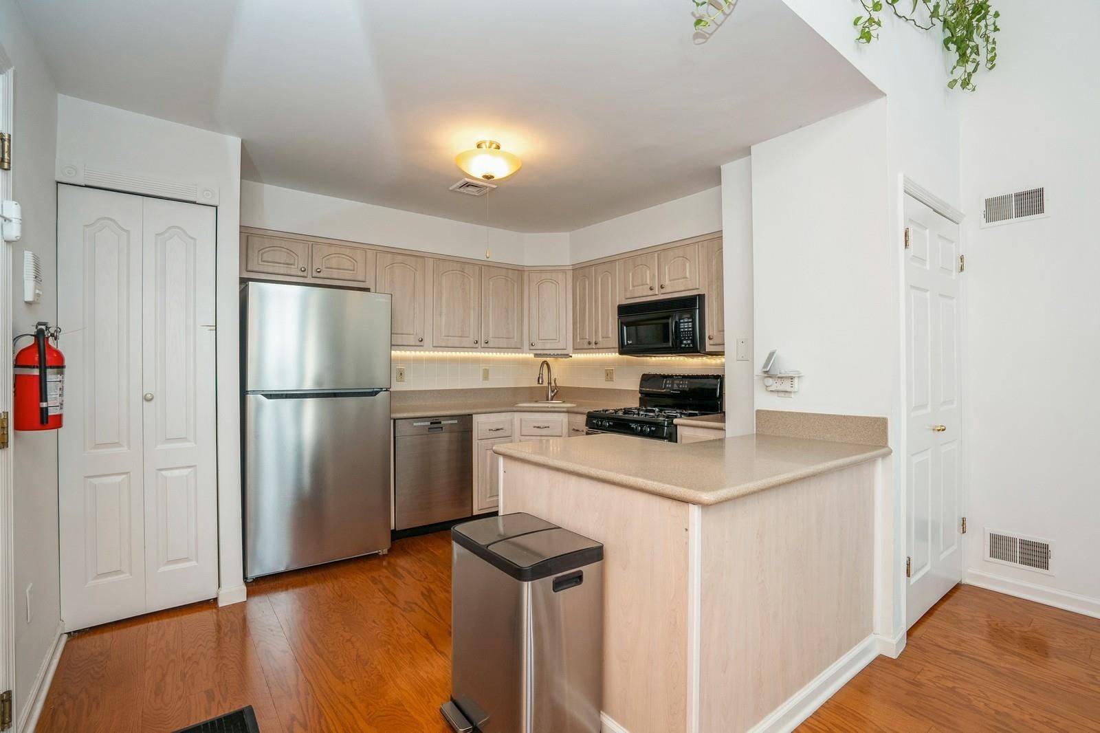 North Bergen, NJ 07047,4313 SMITH AVE  #10