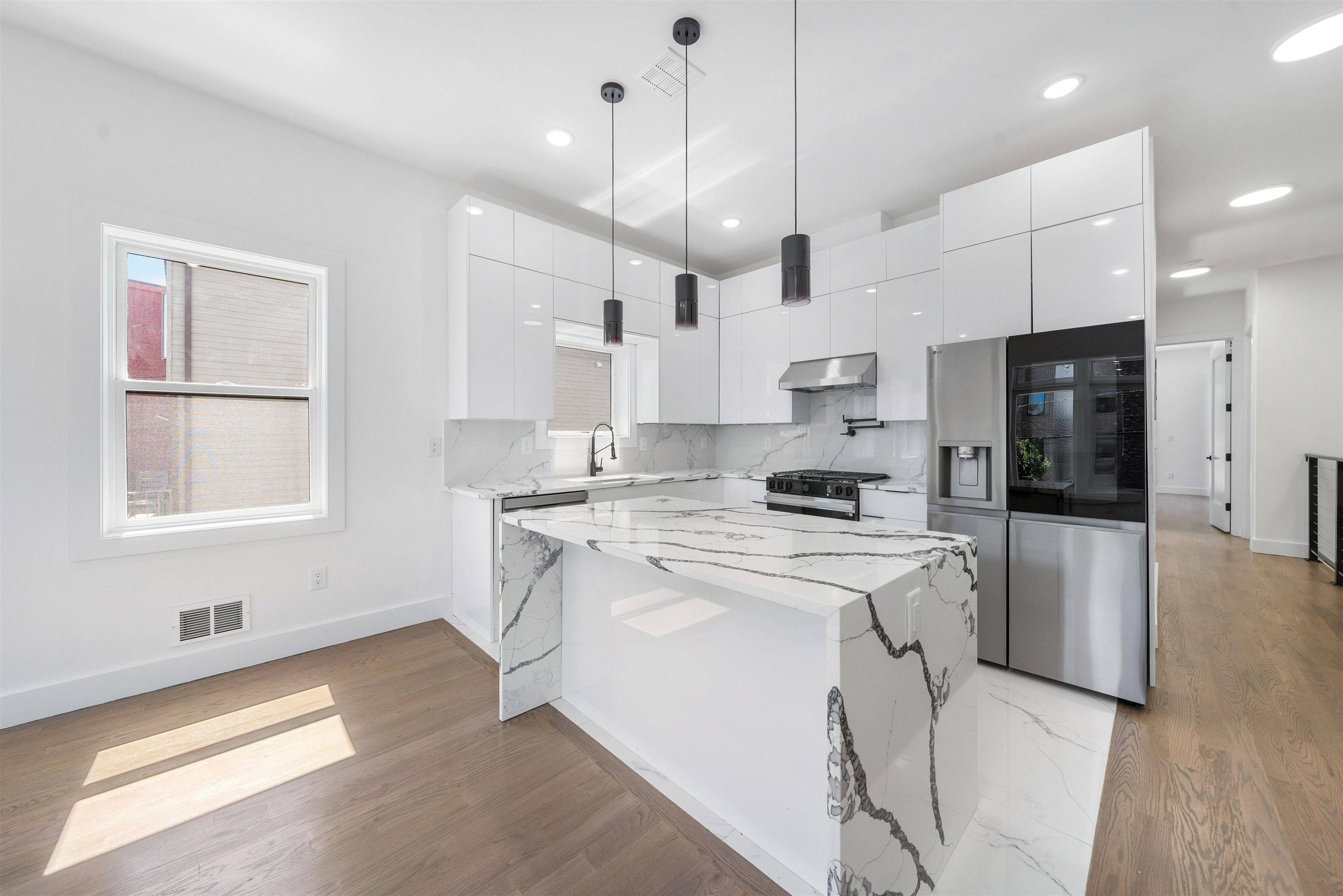 Jc Heights, NJ 07307,103 POPLAR ST  #1