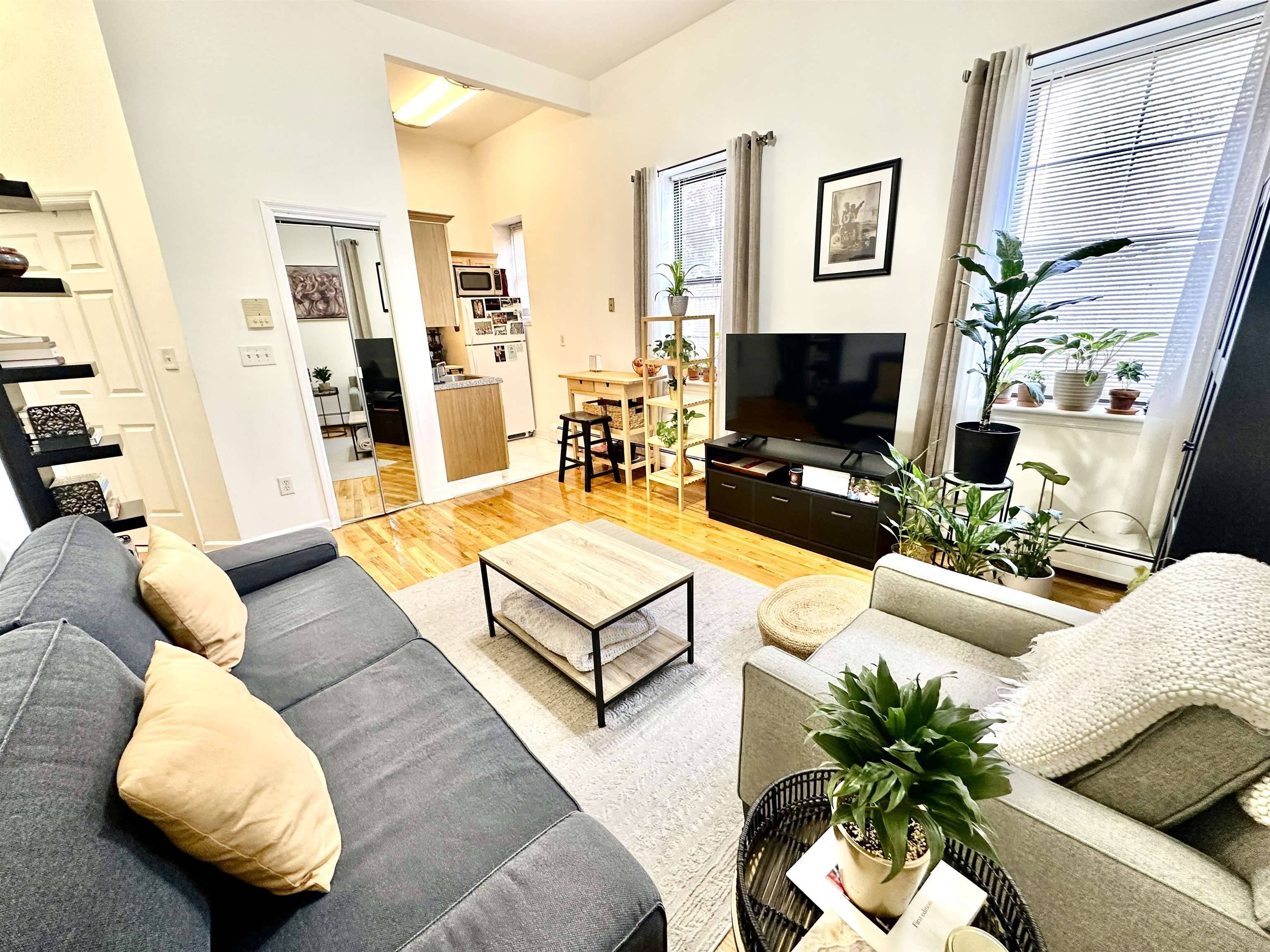 Jc Heights, NJ 07307,86 SOUTH ST  #2