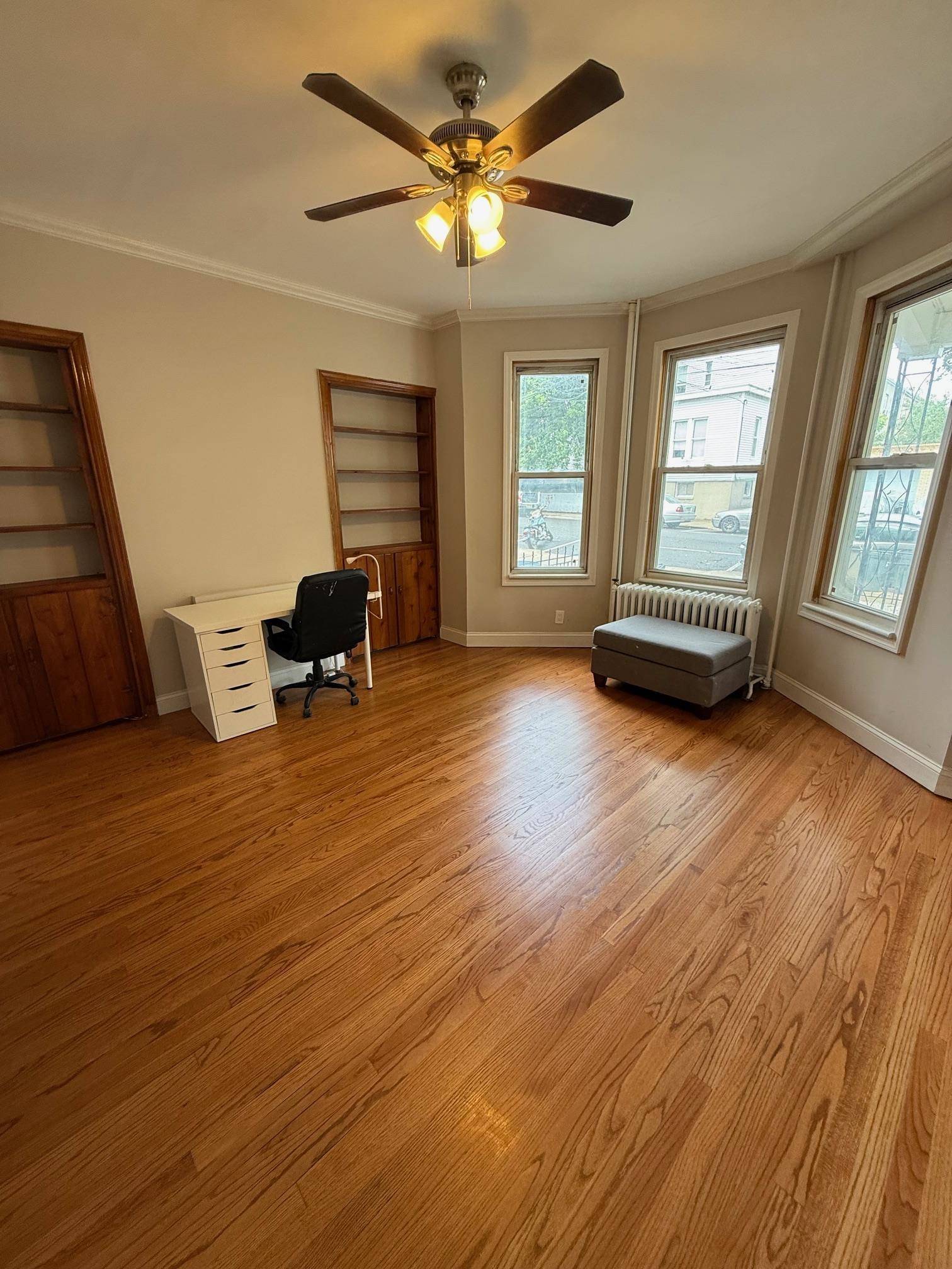 Weehawken, NJ 07086,476 GREGORY AVE  #1