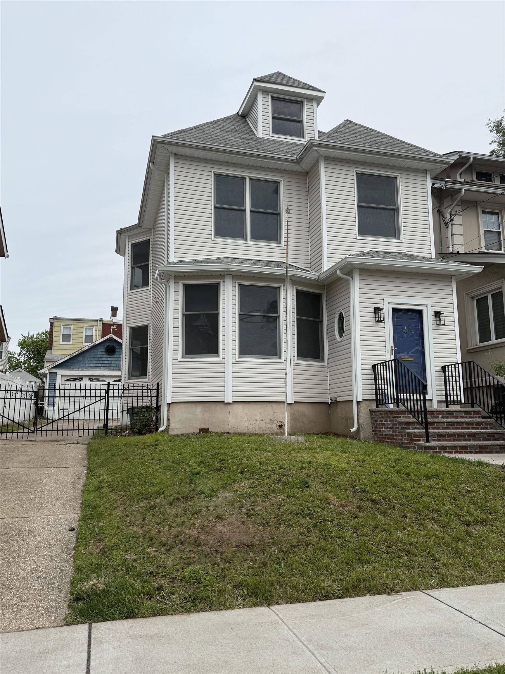 Kearny, NJ 07032,423 DEVON ST