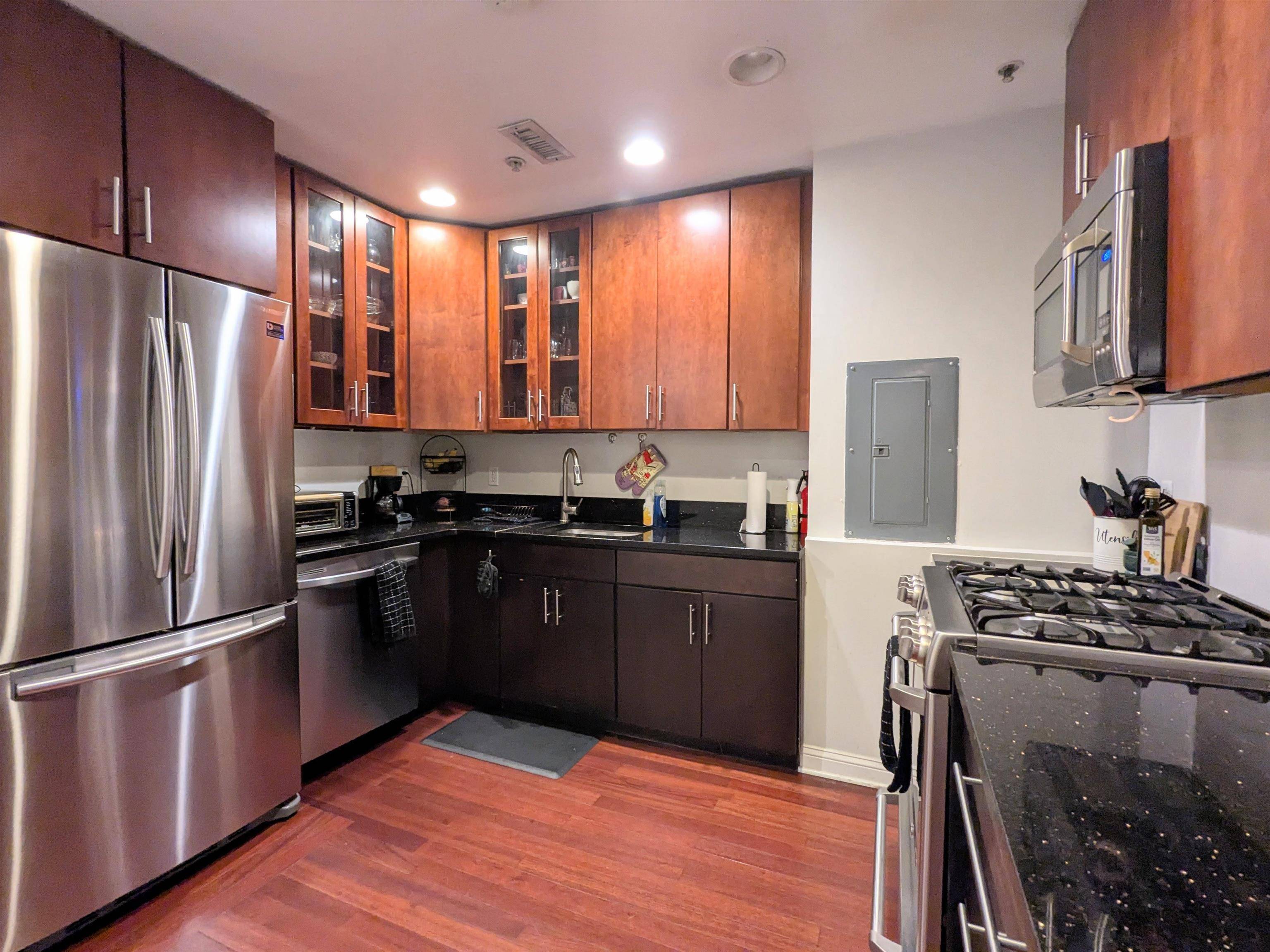 Jc Downtown, NJ 07302,99 MONTGOMERY ST  #2C