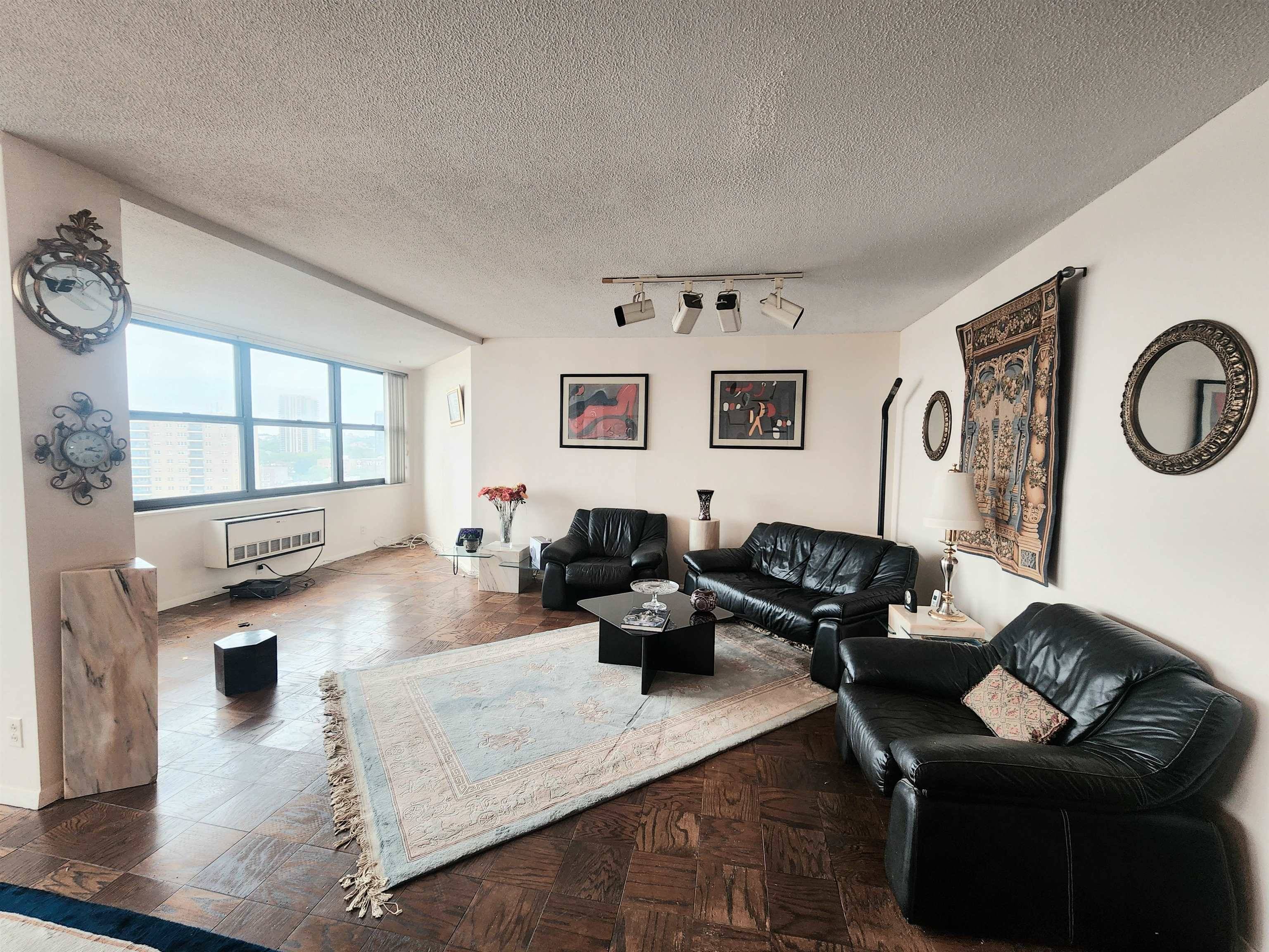 Guttenberg, NJ 07093,7000 BLVD EAST  #31G