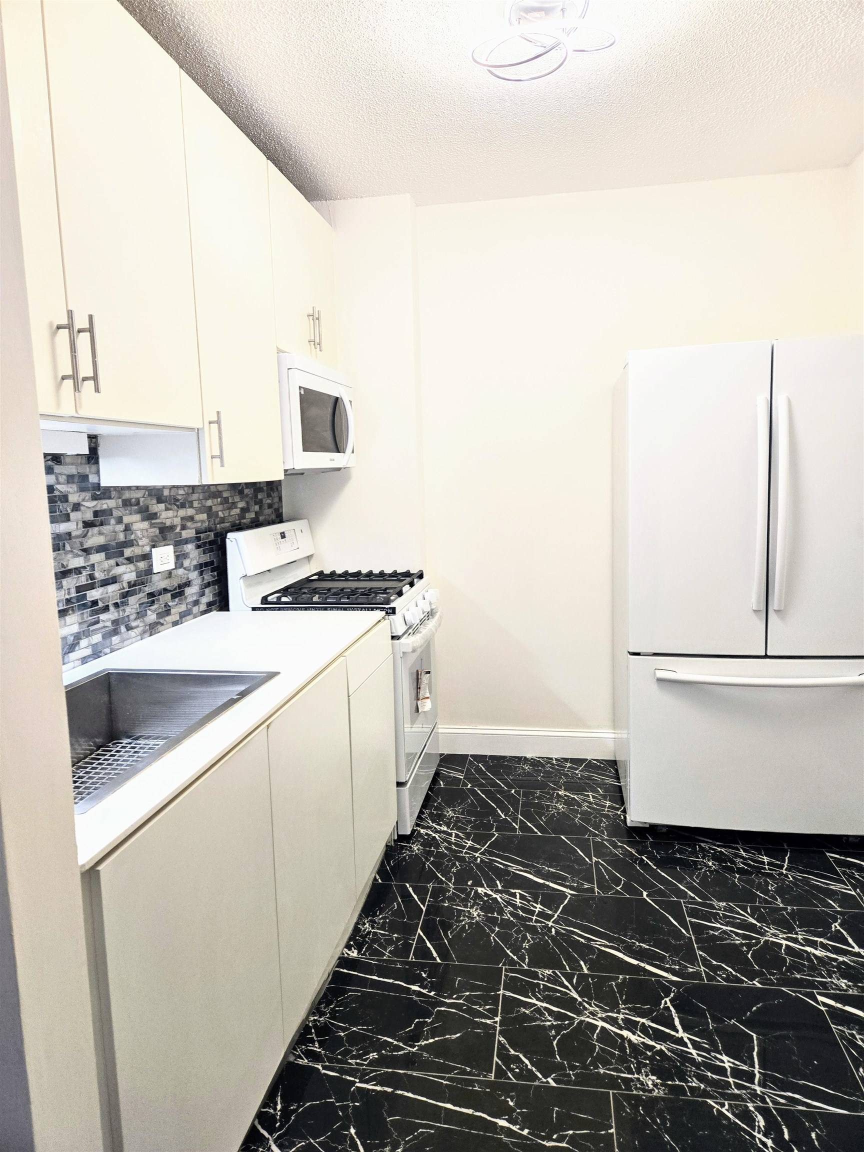 Guttenberg, NJ 07093,7002 BLVD EAST  #3A