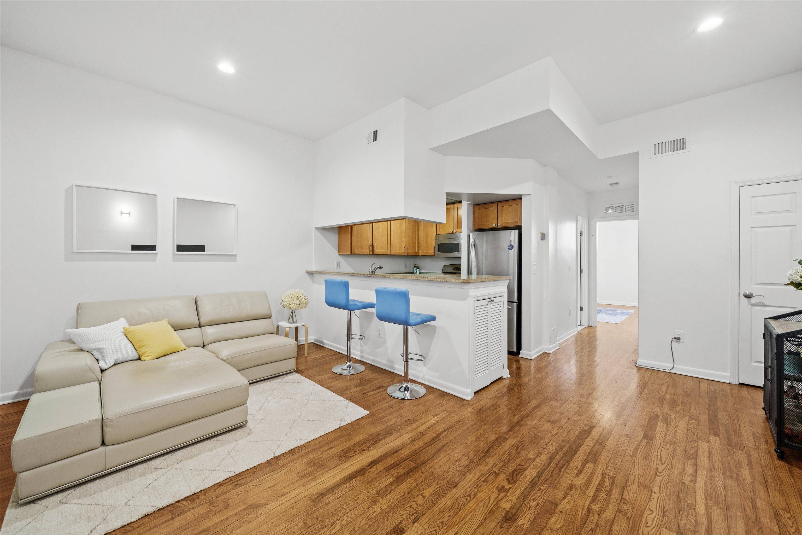 Jc Downtown, NJ 07302,187 WAYNE ST  #207C