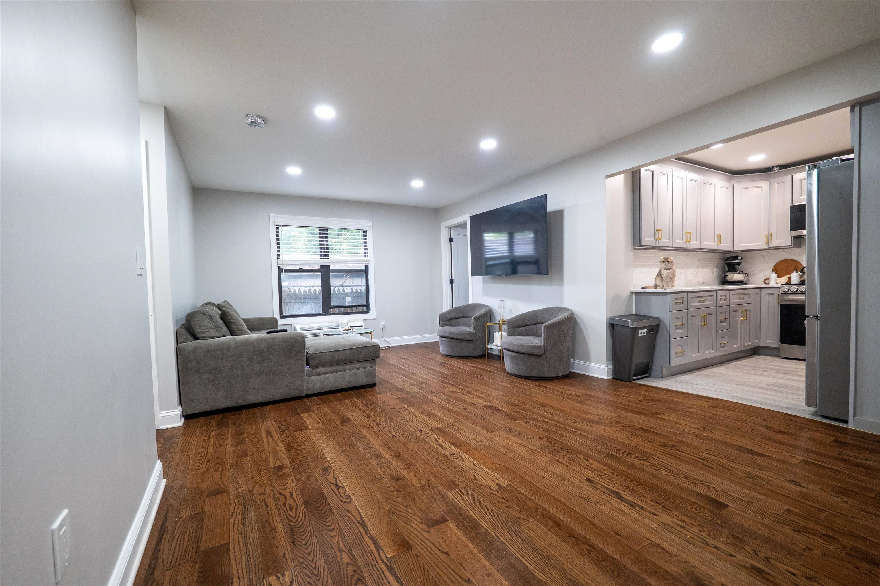 Guttenberg, NJ 07093,327 71ST ST #1E