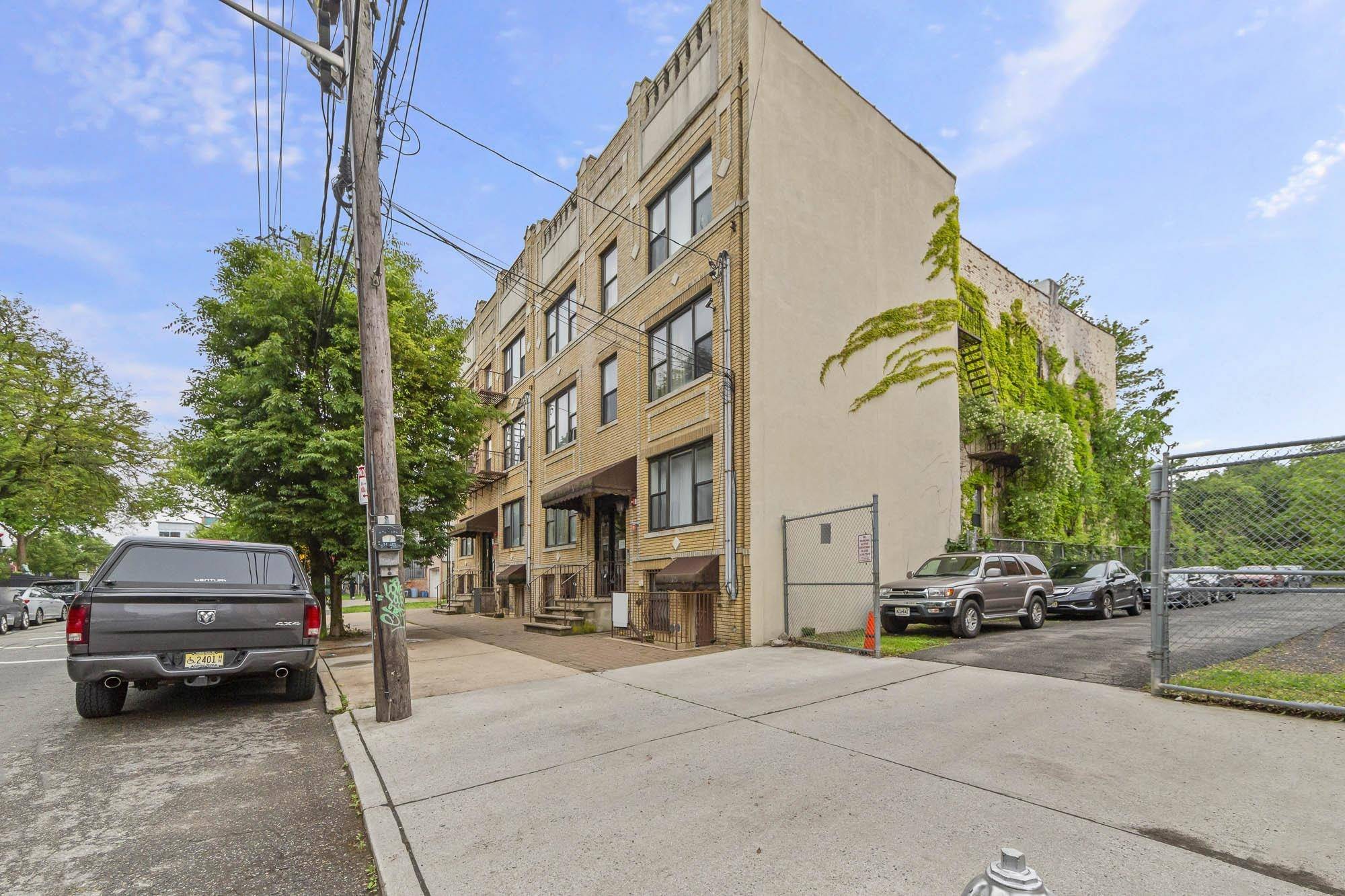 Jc Journal Square, NJ 07304,79 CRESCENT AVE  #1