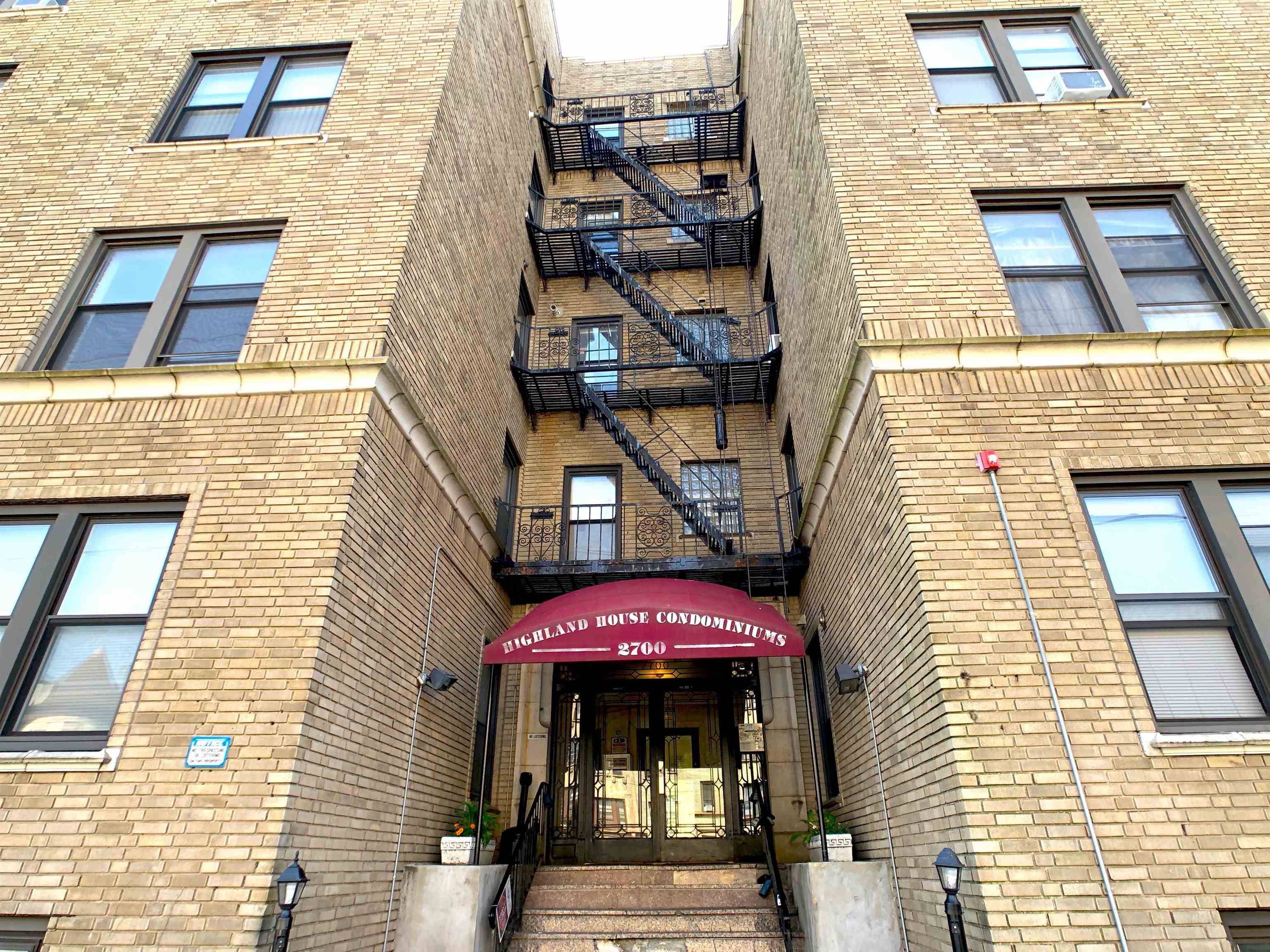 Jc Journal Square, NJ 07306,2700 KENNEDY BLVD  #408