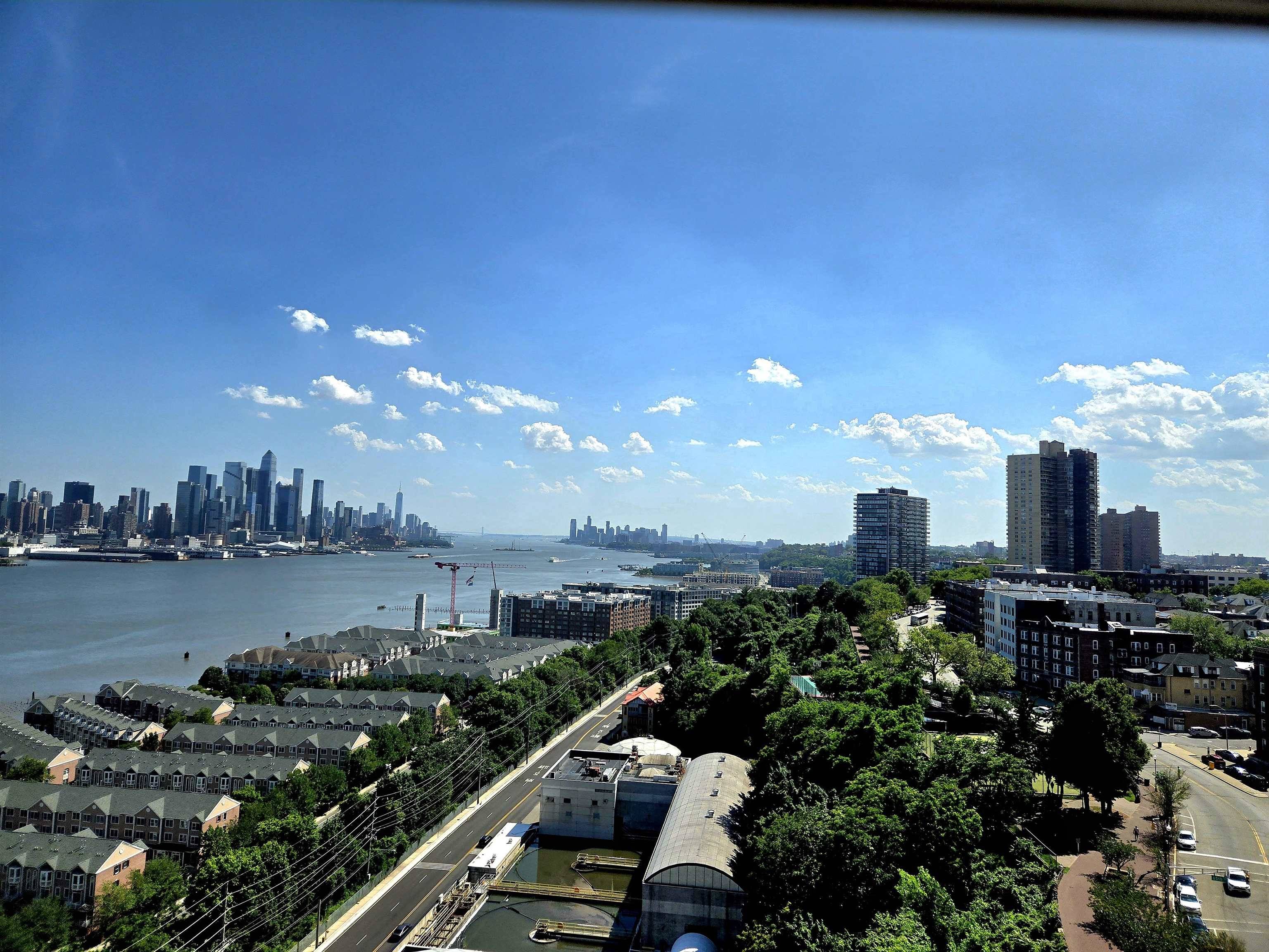 West New York, NJ 07093,6600 BLVD EAST  #11D
