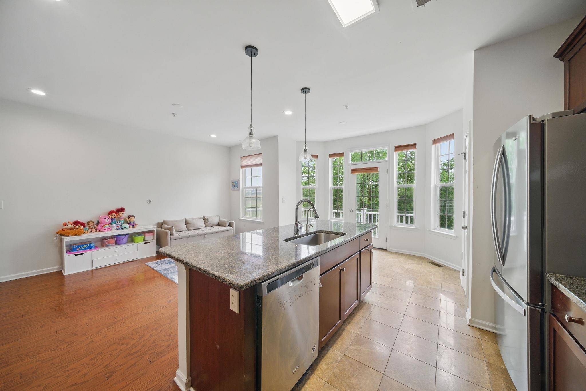 Secaucus, NJ 07094,28 CREEKSIDE CT  #28