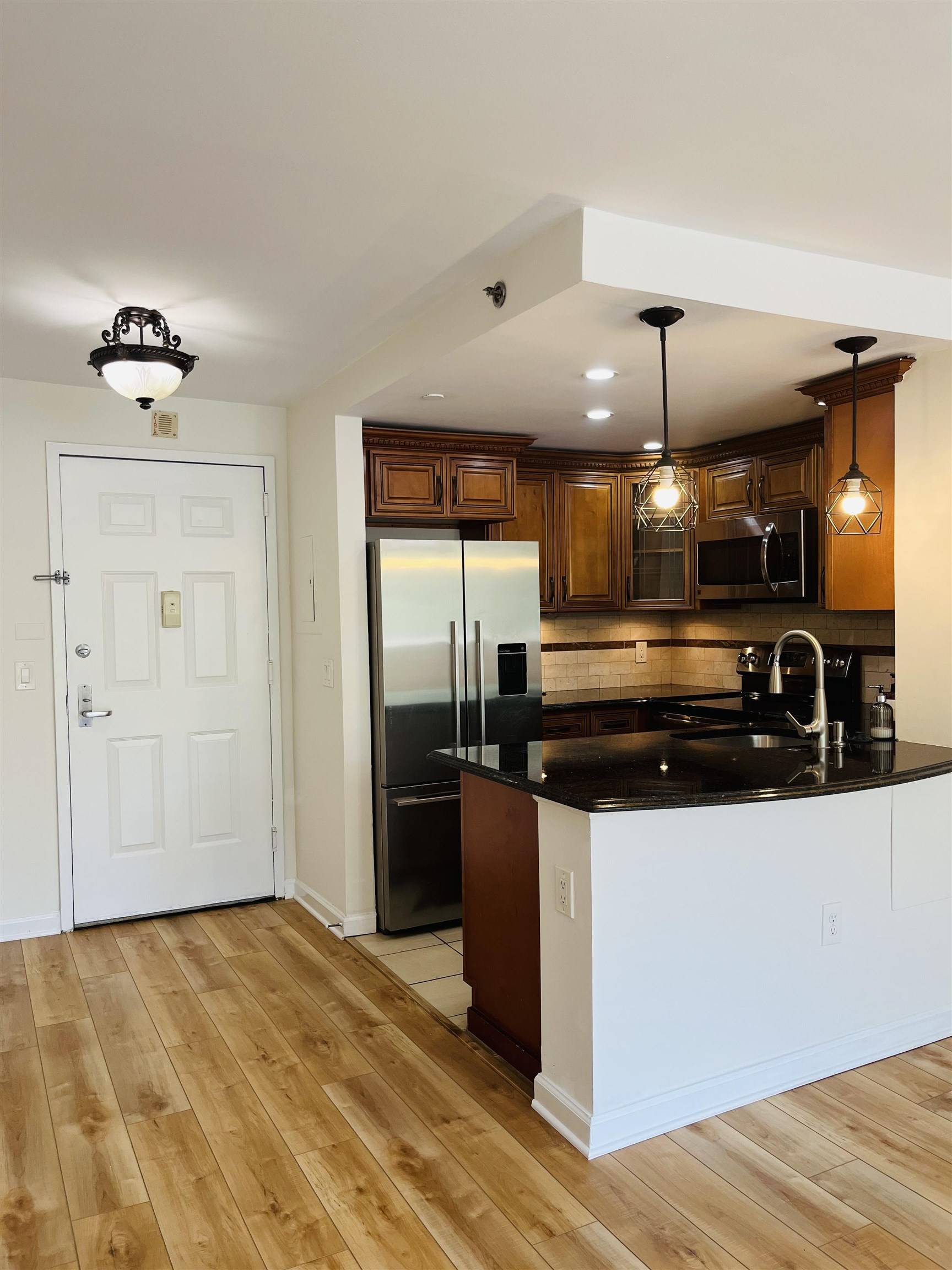 Jc Downtown, NJ 07302,20 2ND ST  #211