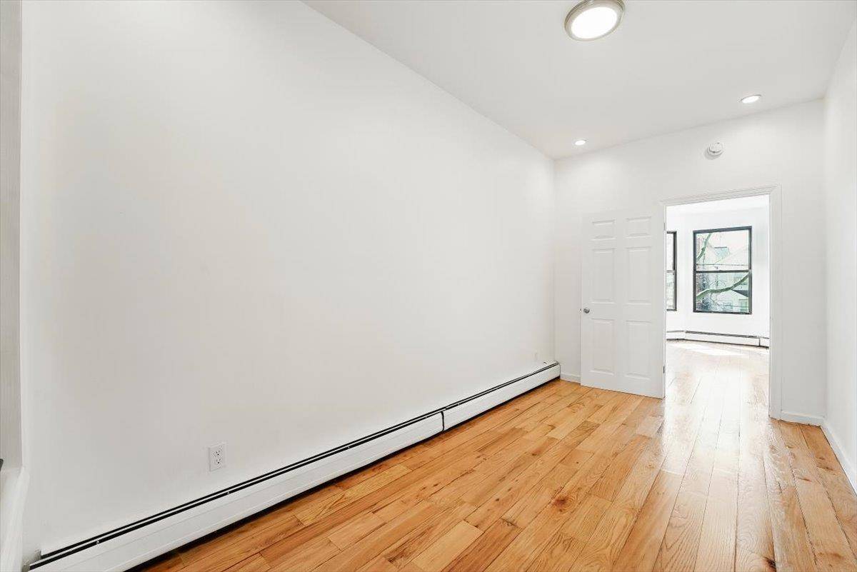 Jc Heights, NJ 07307,138 LEONARD ST  #2R