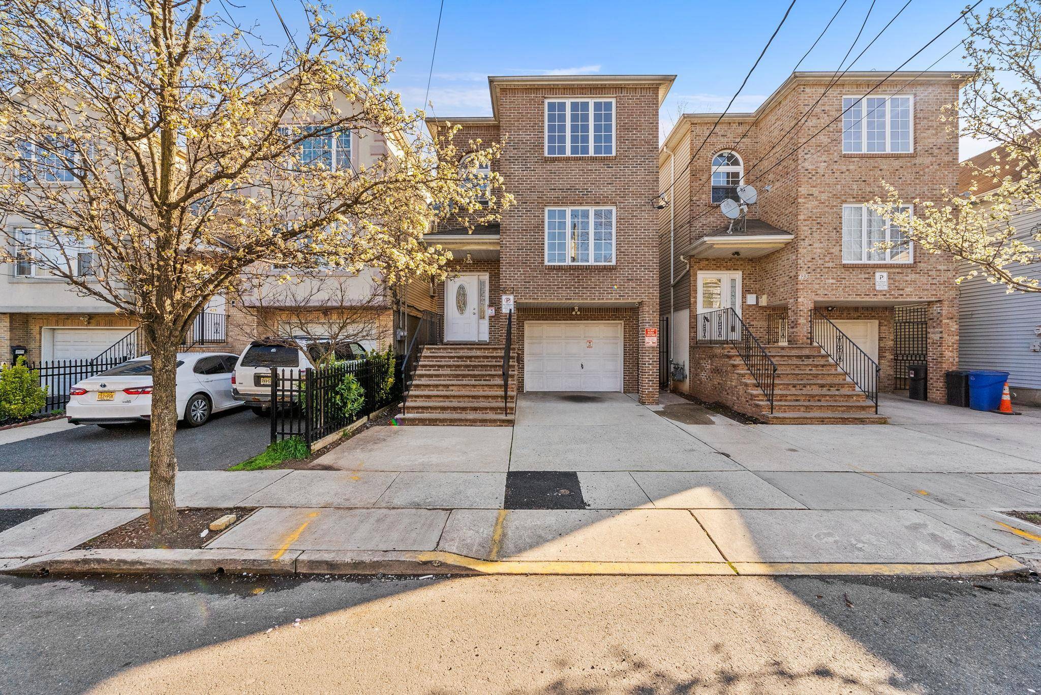Elizabeth, NJ 07206,427 FULTON ST  #2