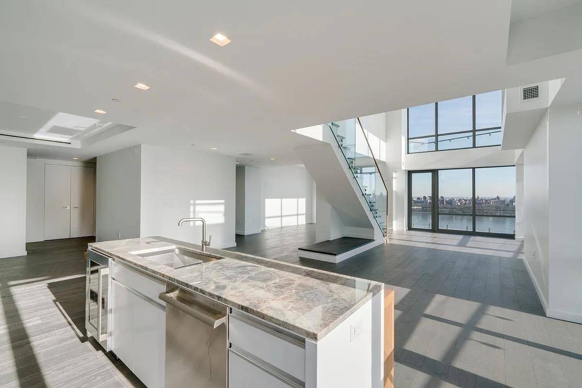Cliffside Park, NJ 07010,320 ADOLPHUS AVE  #1115