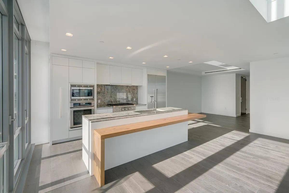 Cliffside Park, NJ 07010,320 ADOLPHUS AVE  #316