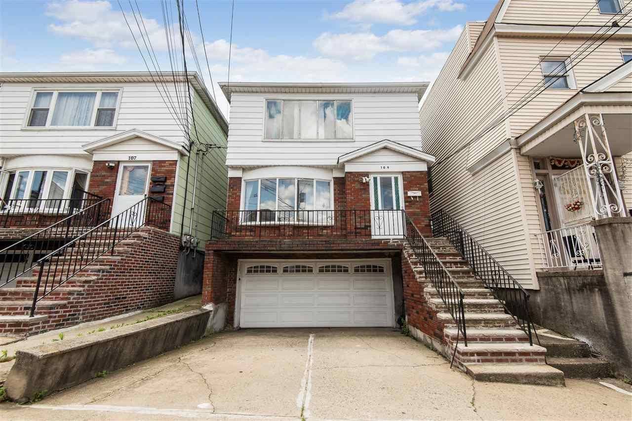 Jc Heights, NJ 07307,109 HAGUE ST  #1