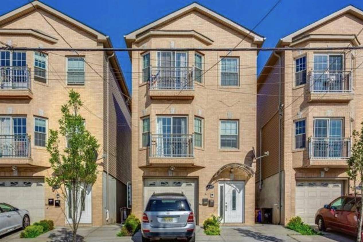 Jc Heights, NJ 07307,500 LIBERTY AVE  #2