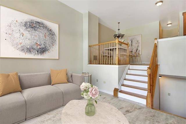 West New York, NJ 07093,268 ROSLYN CT